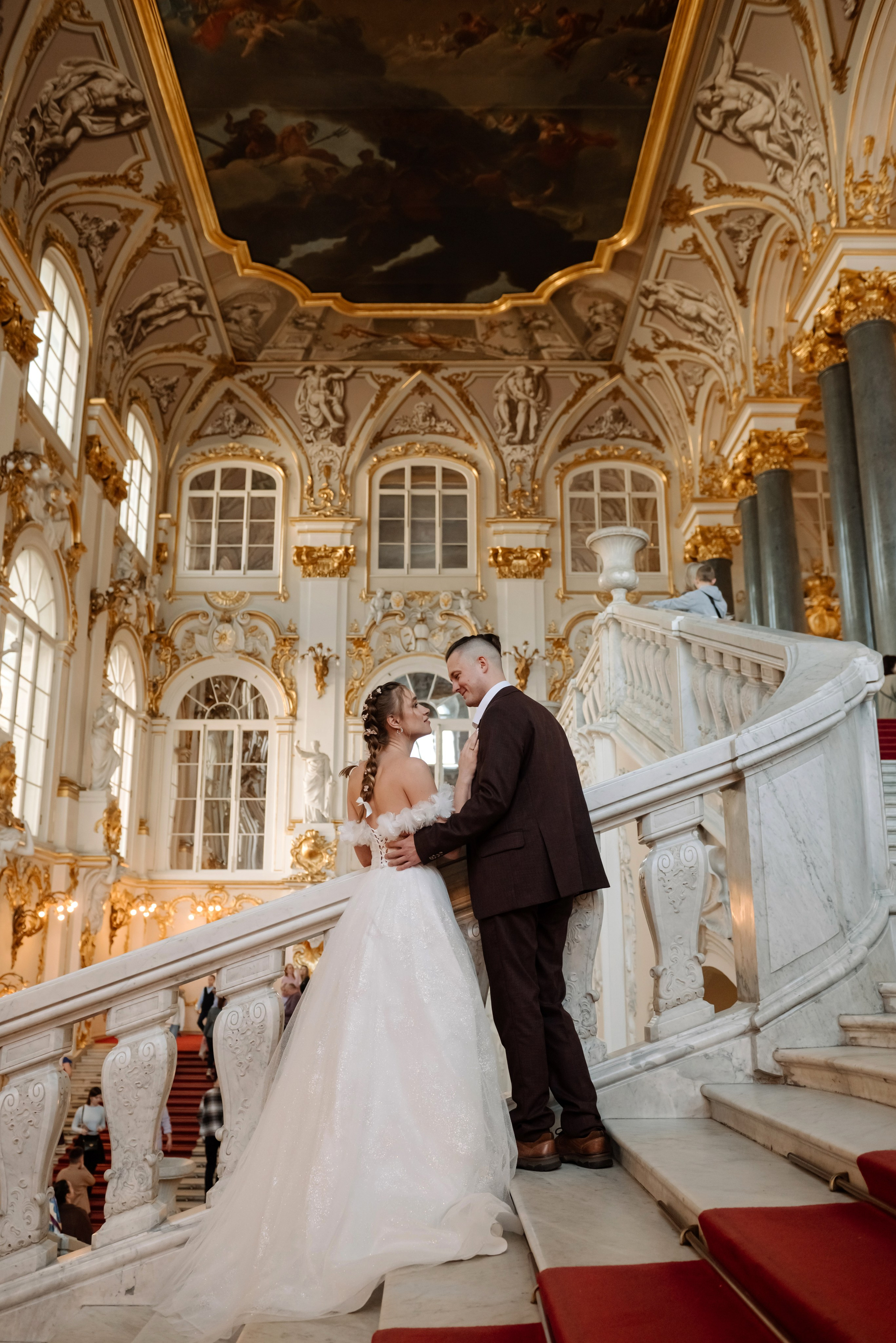 В залах лучшего музея. Свадебный и сеейный фотограф в Санкт-Петербурге Елена Худякова