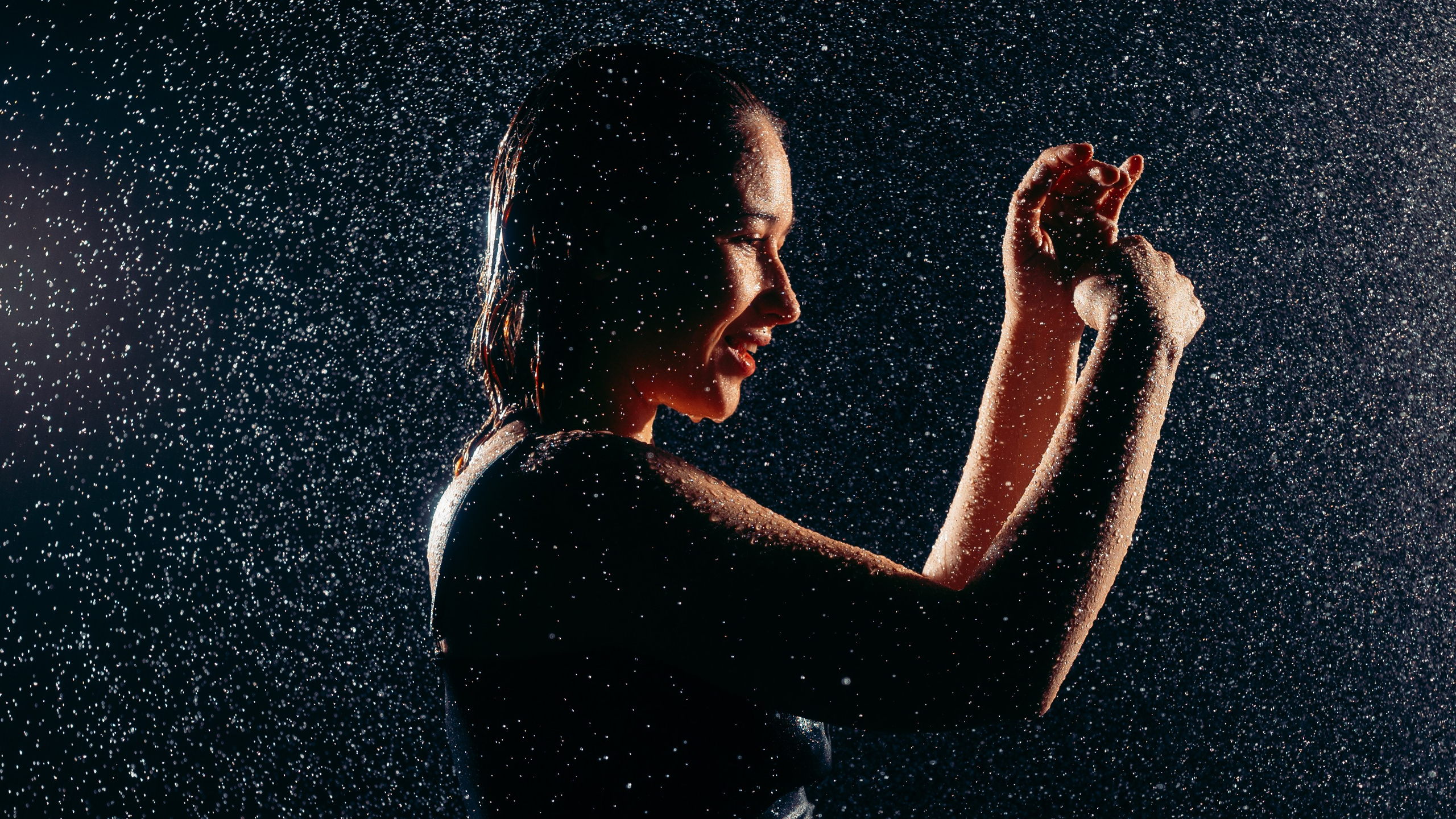 Съёмка в фотостудии с дождём. Фотоведьма Дарья Нечинская