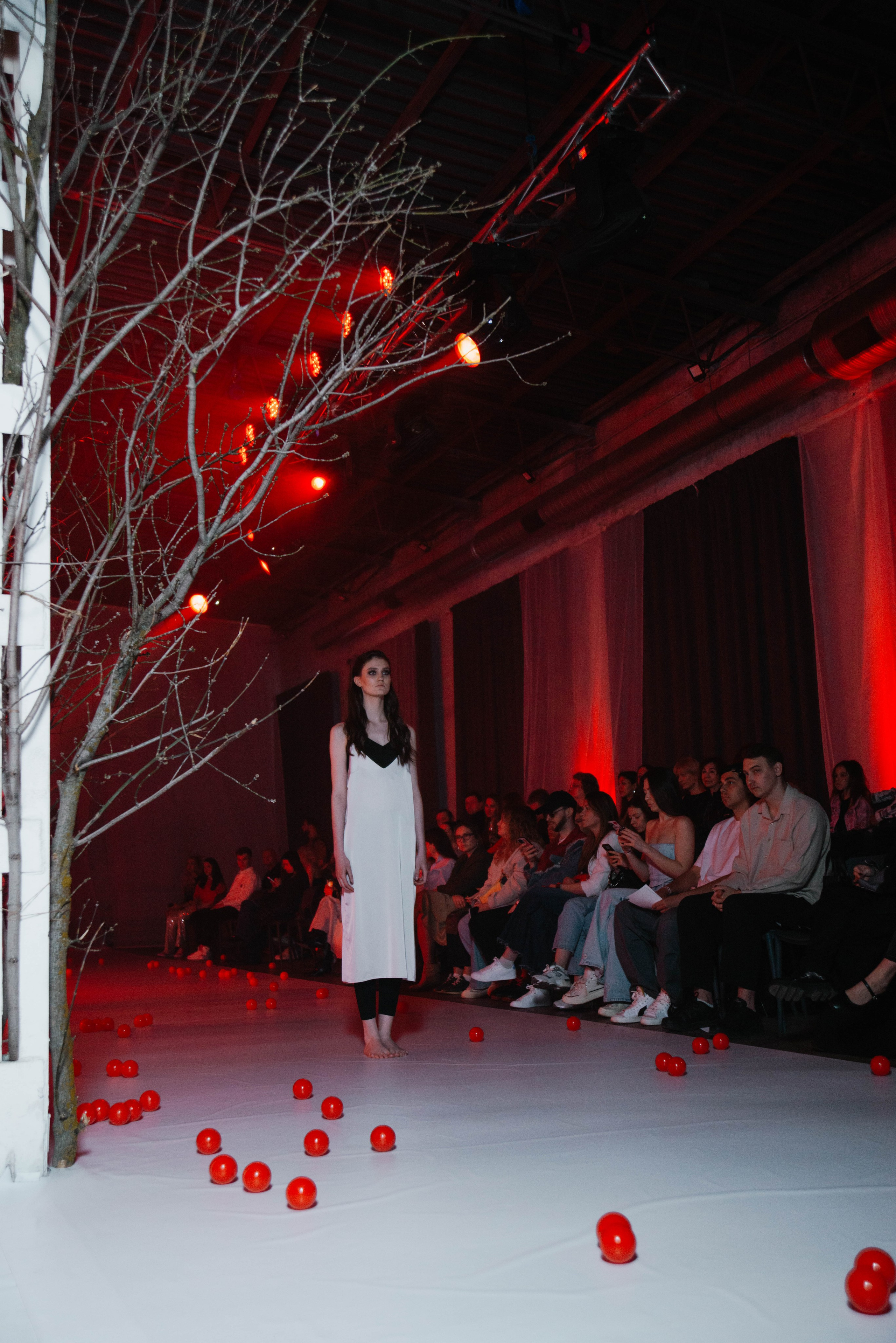 Показ «Красный Шум». Ксения Glossa. Портретный и репортажный фотограф в Самаре