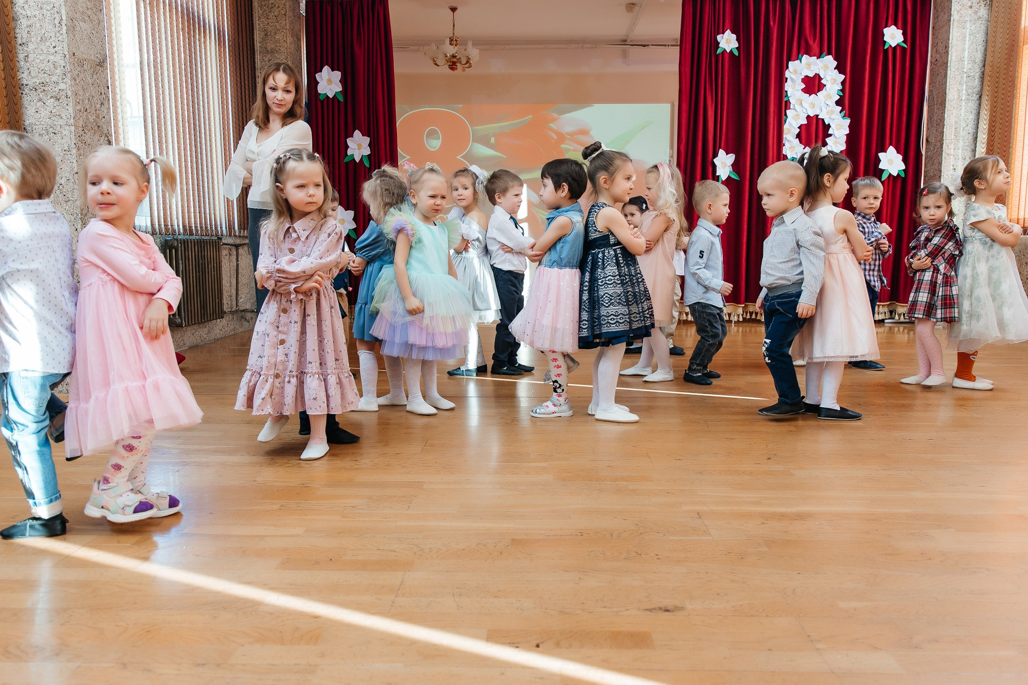 Детский сад № 93 — Утренник (07.03.2023). Свадебный и семейный фотограф Крамар Наталья