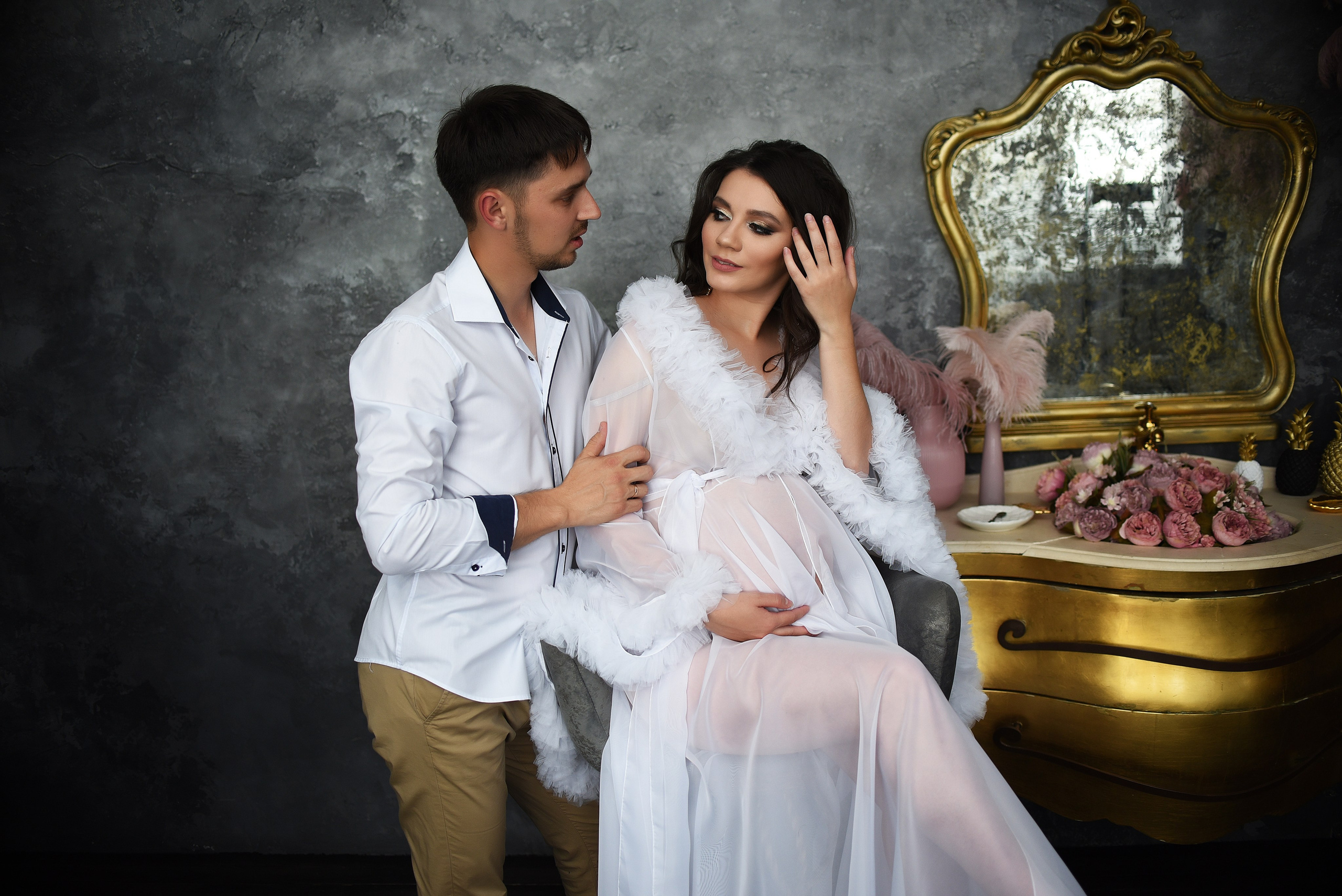 Фотосессия беременности студийная съемка. Свадебный, семейный, детский, контент фотограф в Омске Максим Ильин