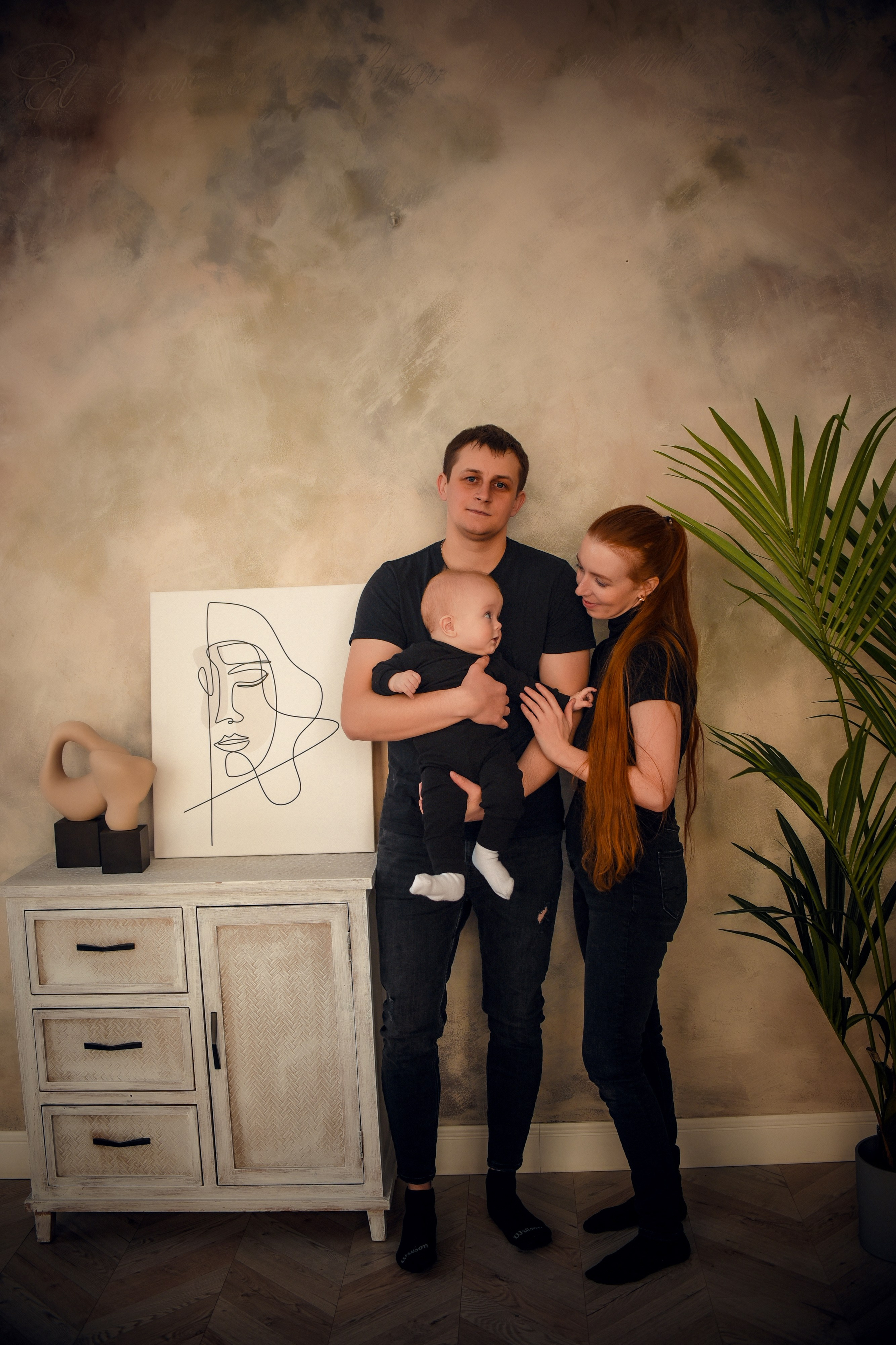 Семейная студийная фотосессия 3. Свадебный, семейный, детский, контент фотограф в Омске Максим Ильин