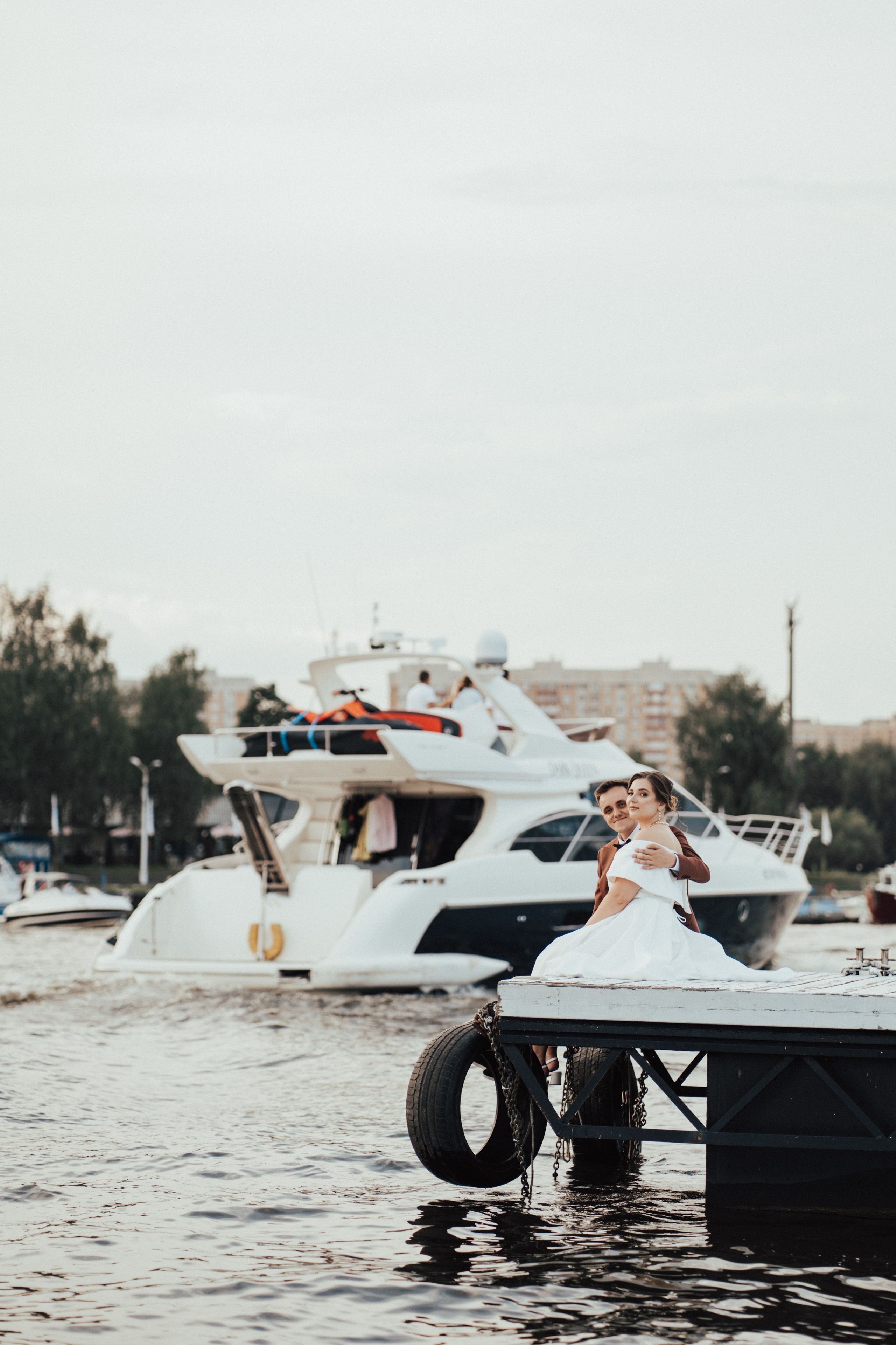 Свадебная прогулка на пирсе в Долгопрудном