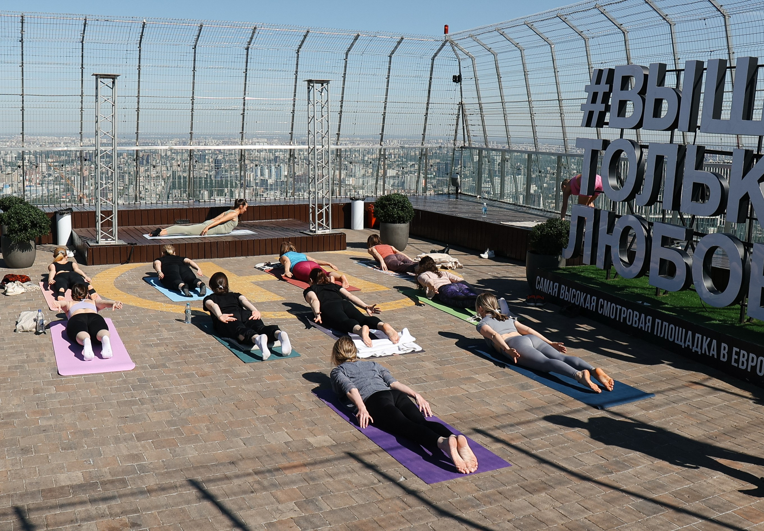 Йога на крыше Москва-Сити. Портретный фотограф Москва