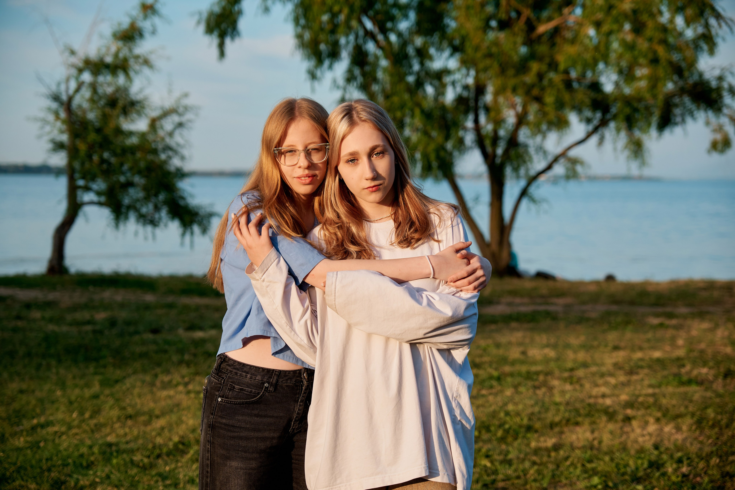 Съемка для папок. Чеховская набережная. Пикник 9 класс. Фотограф Таганрог Анна Трайжон