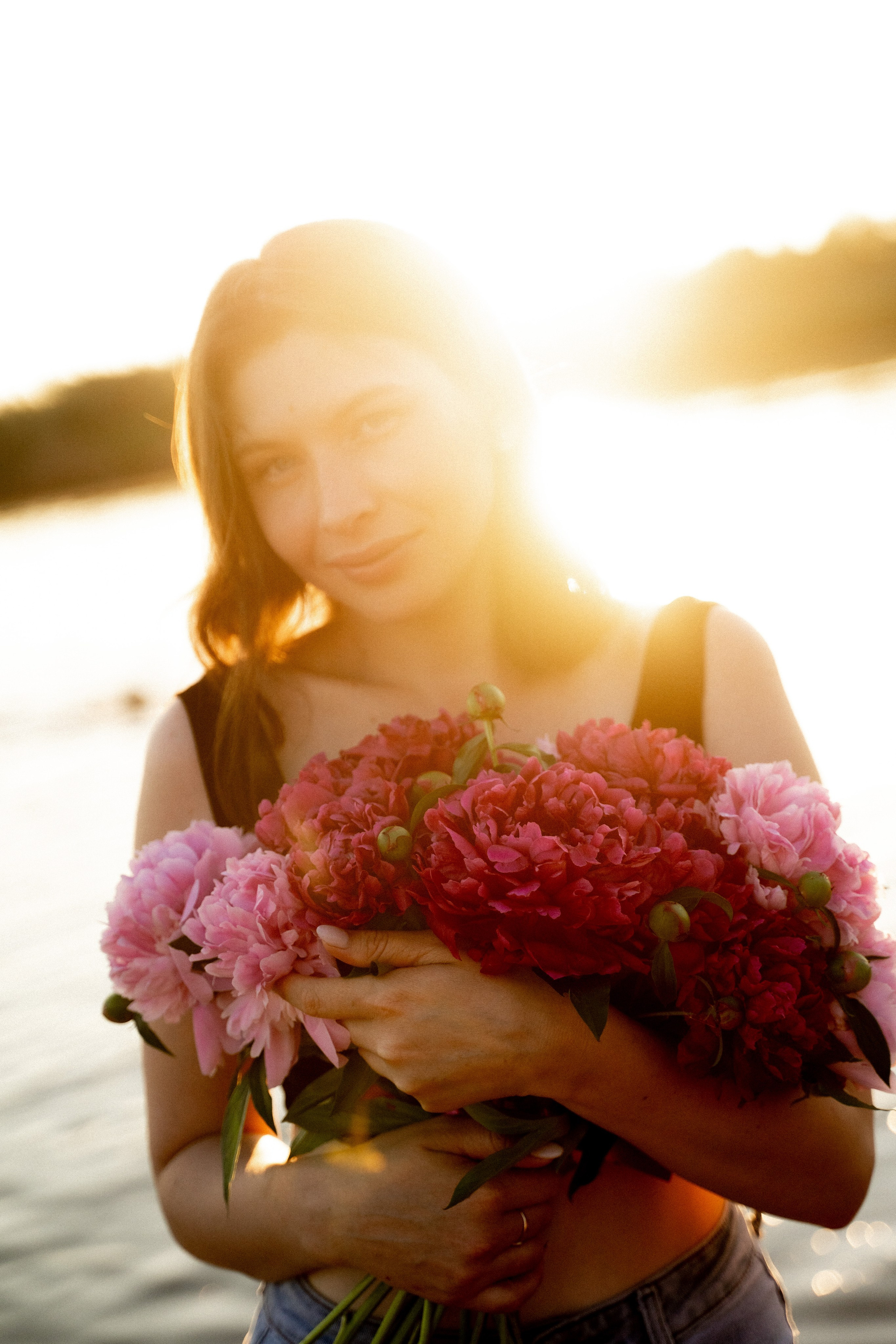 Девушки на берегу