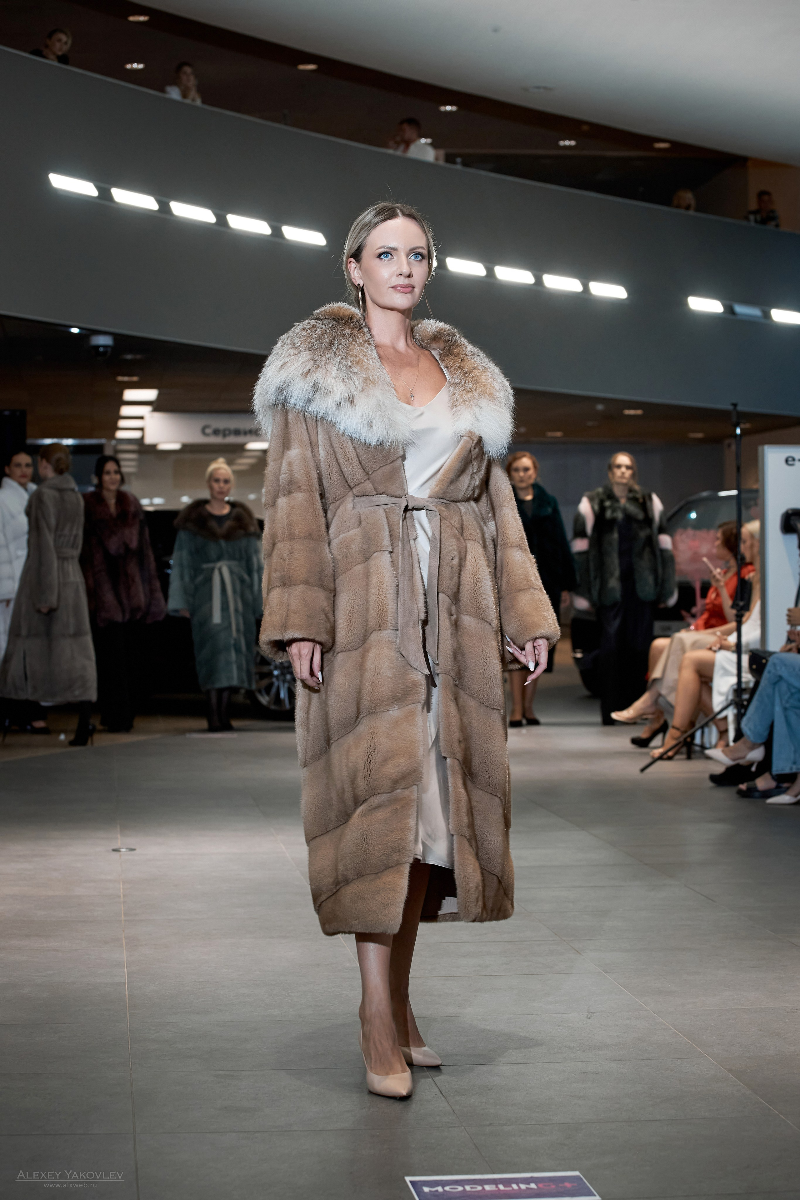 Модный показ PRE-FALL модельной школы Modeling+. Фотограф Алексей Яковлев