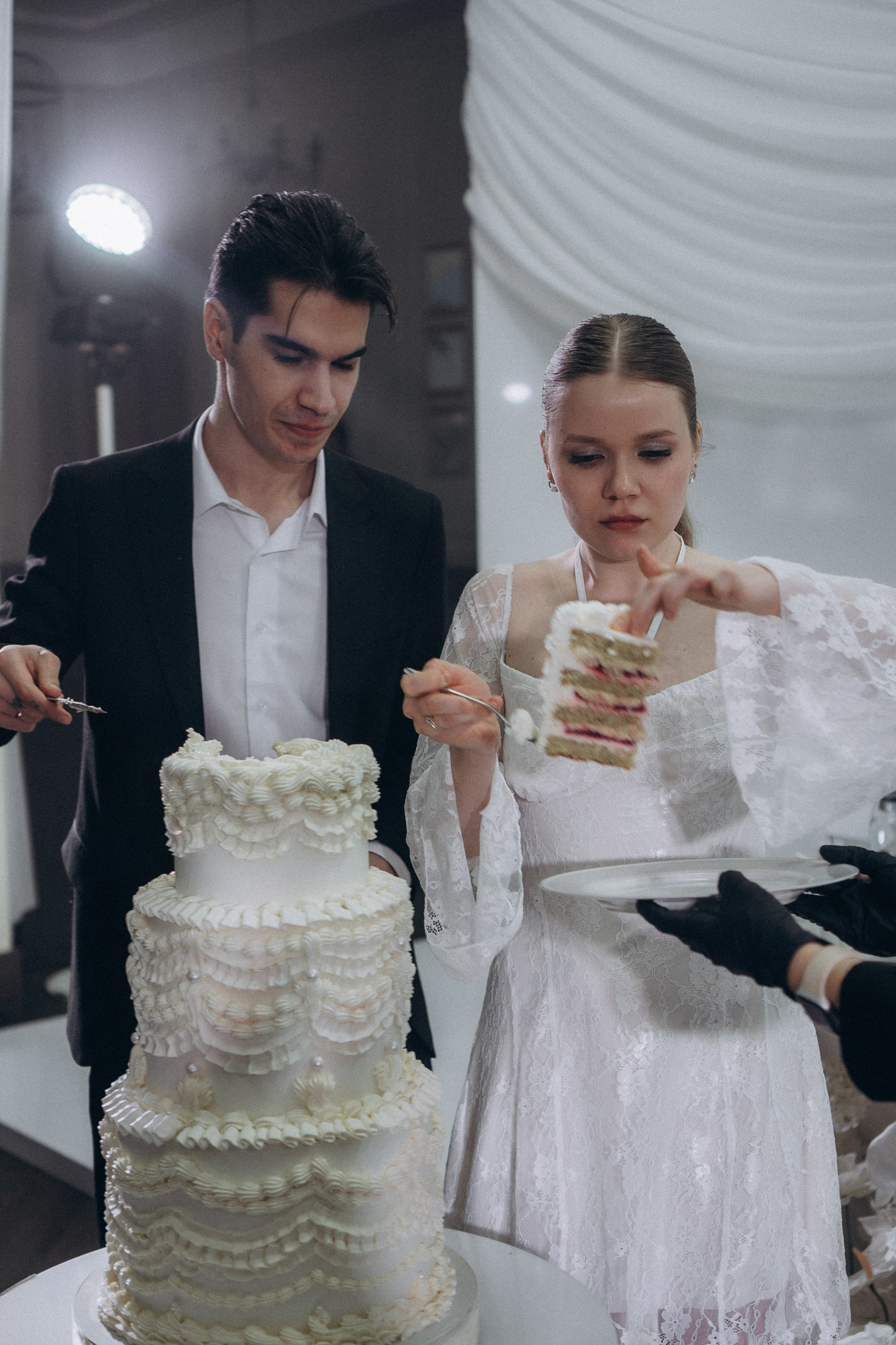 СВАДЕБНАЯ СЬЕМКА СБОРОВ В ОТЕЛЕ И ВЫЕЗД НА ЦЕРЕМОНИЮ (СНЯТО В СИБИРЕ В НИЖНЕВАРТОВСКЕ). Профессиональный фотограф, Санкт-Петербург — Виктория Богомолова