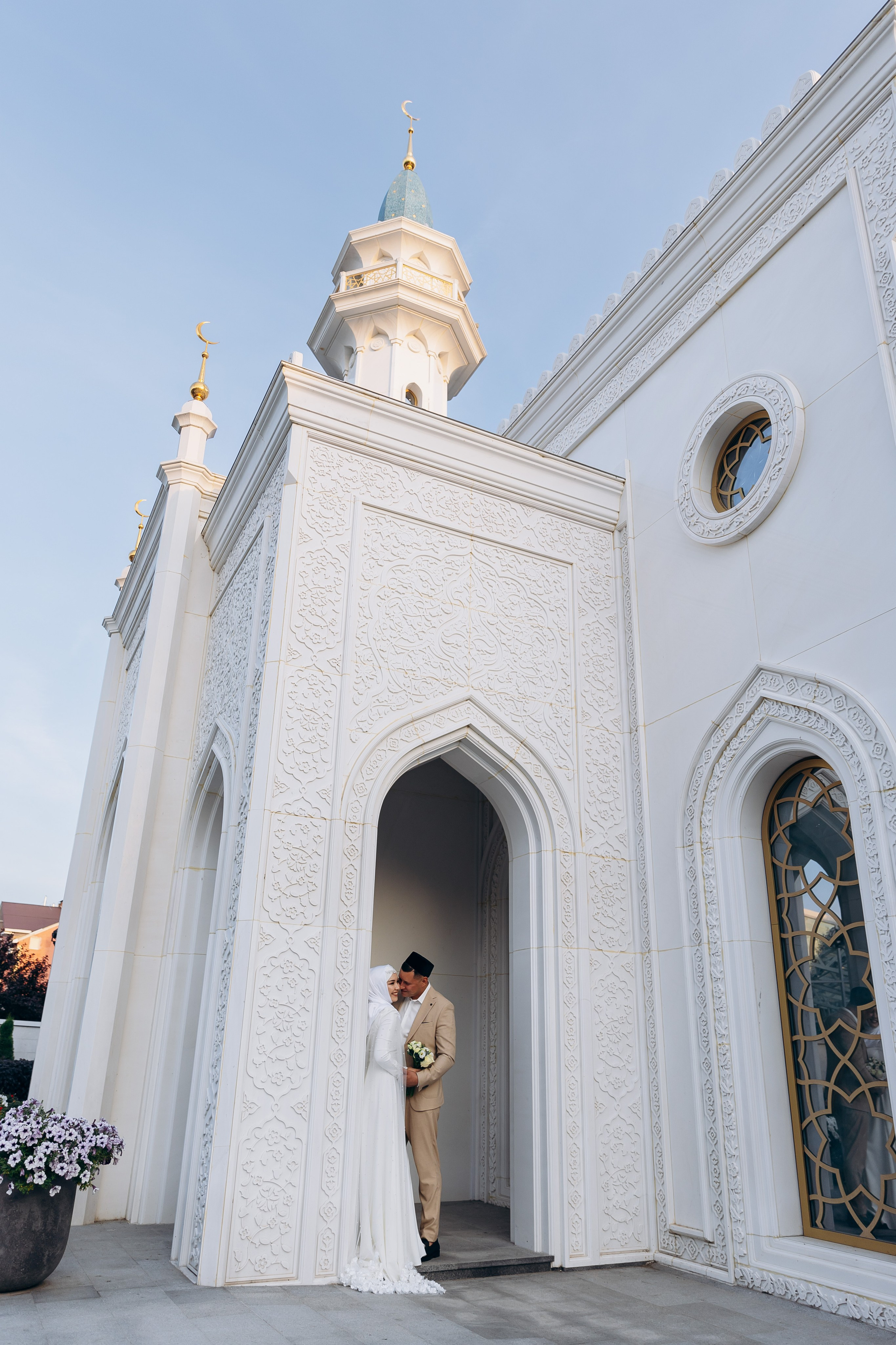 никах в мечети Ирек, фотосессия в мечети Ирек, фотограф на никах в Казани Ranas4you, образ невесты на никах, завязывание платка Казань, платье на никах Казань