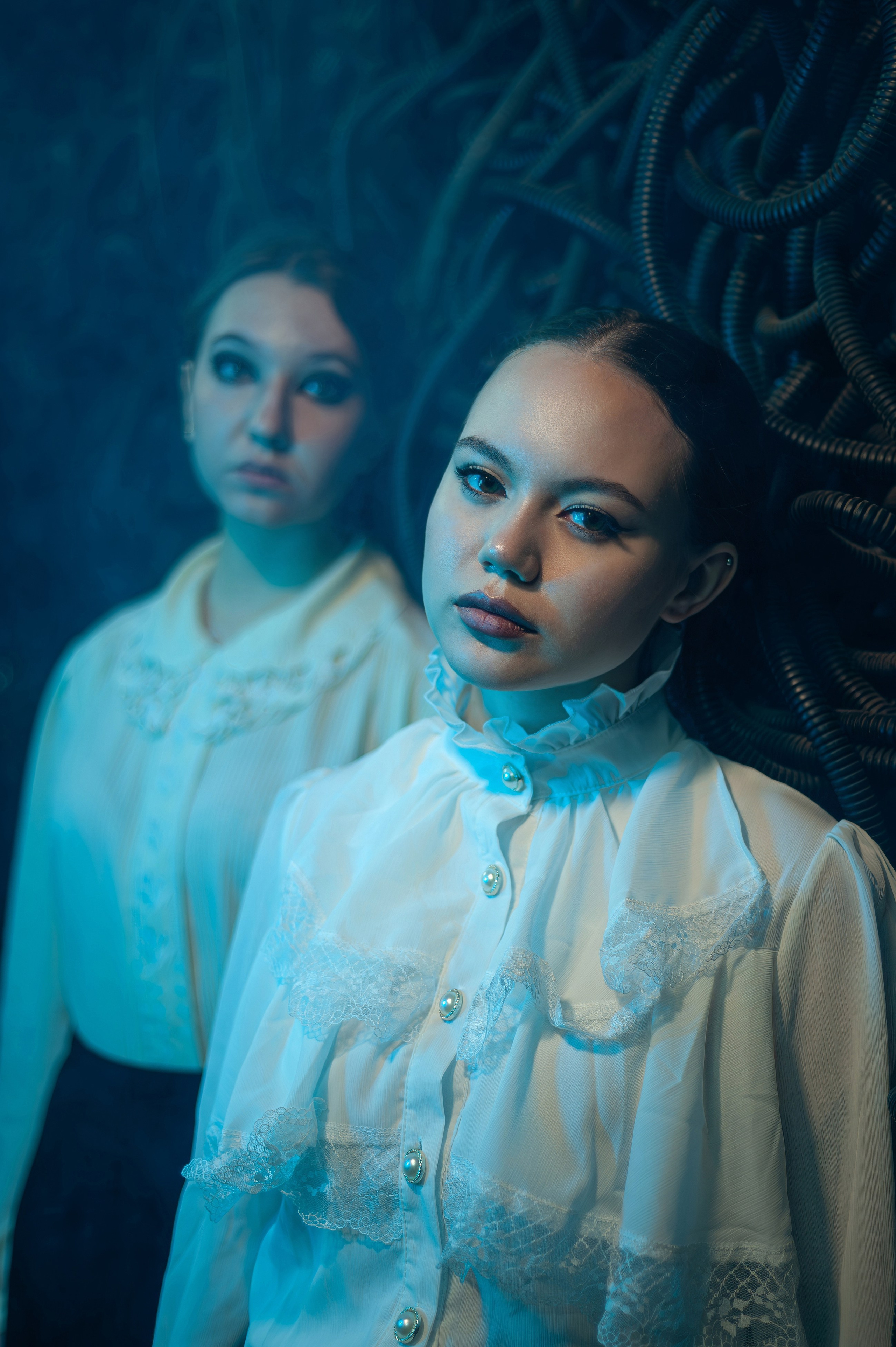 Фабрика Алафузова. Алина и Ксения. Портретный креативный творческий фотограф в Казани Михаил Бушенев