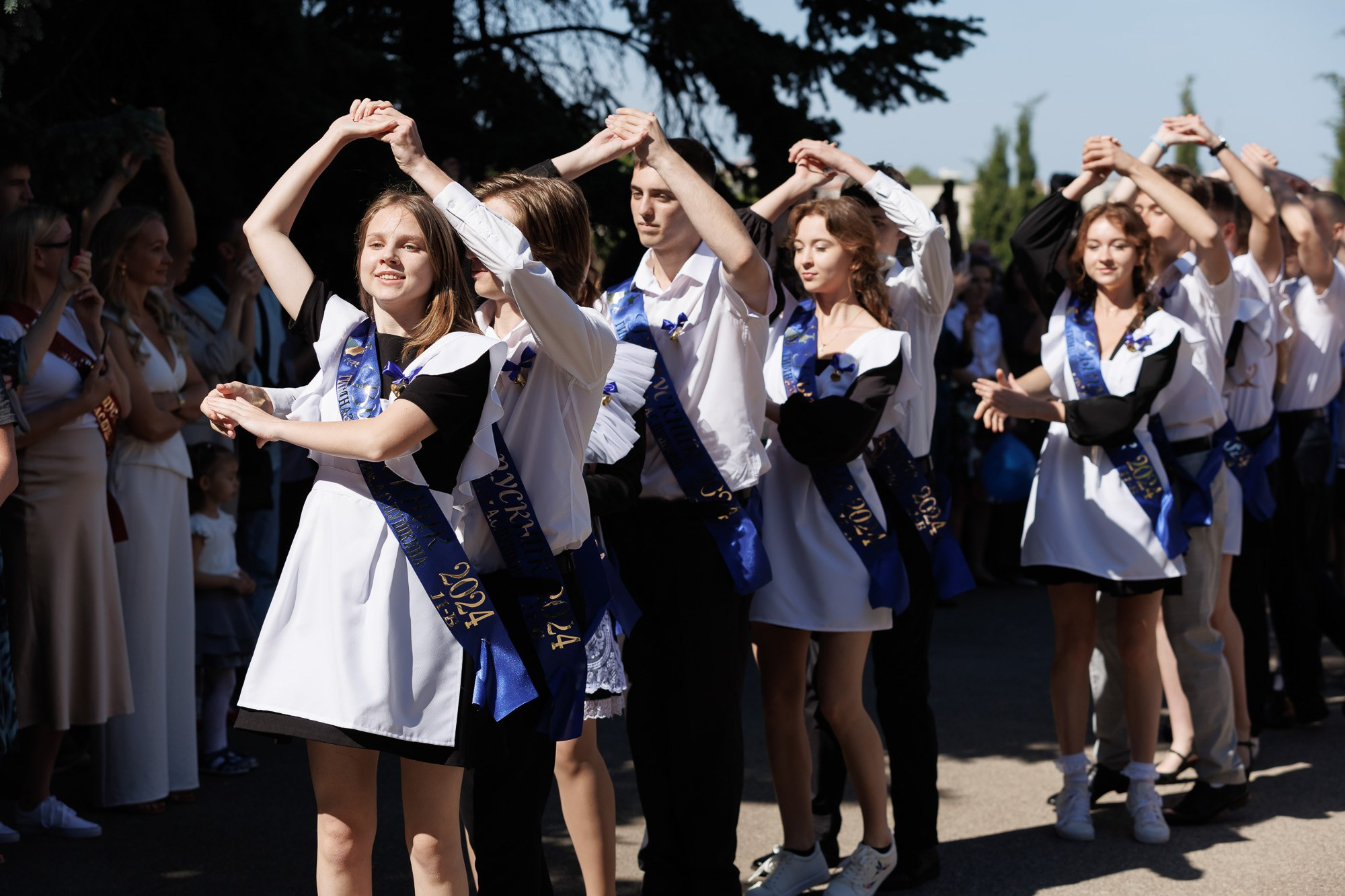 Последний звонок в Гимназии № 1, г. Севастополь. Свадебный фотограф, фотосъемка в Крыму, Севастополе, Симферополе, Ялте
