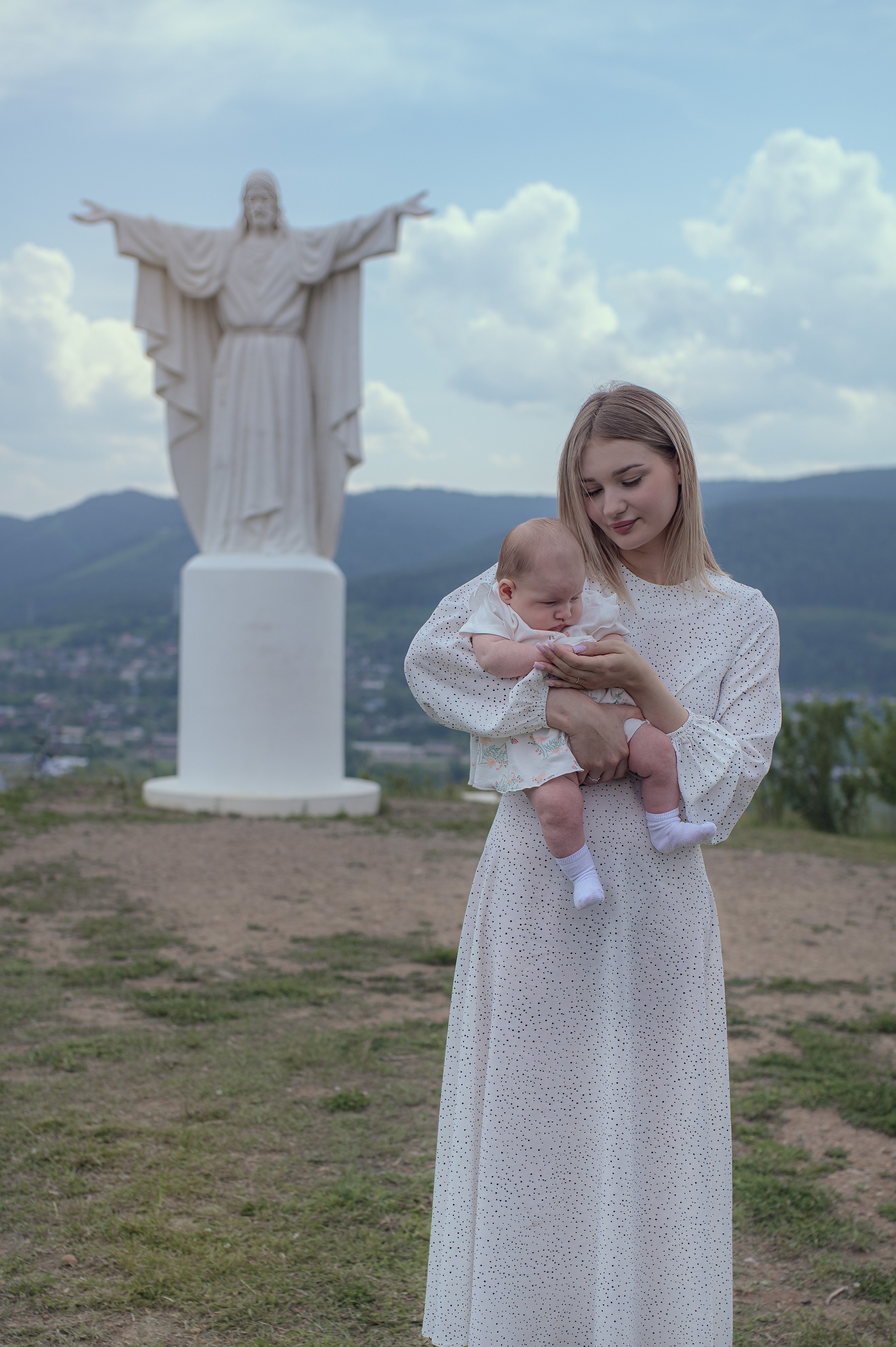 Крещение Василисы в храме исповедников и новомучеников Российских. Фотографы крещения/венчания  Красноярск Татьяна и Вячеслав Переваловы