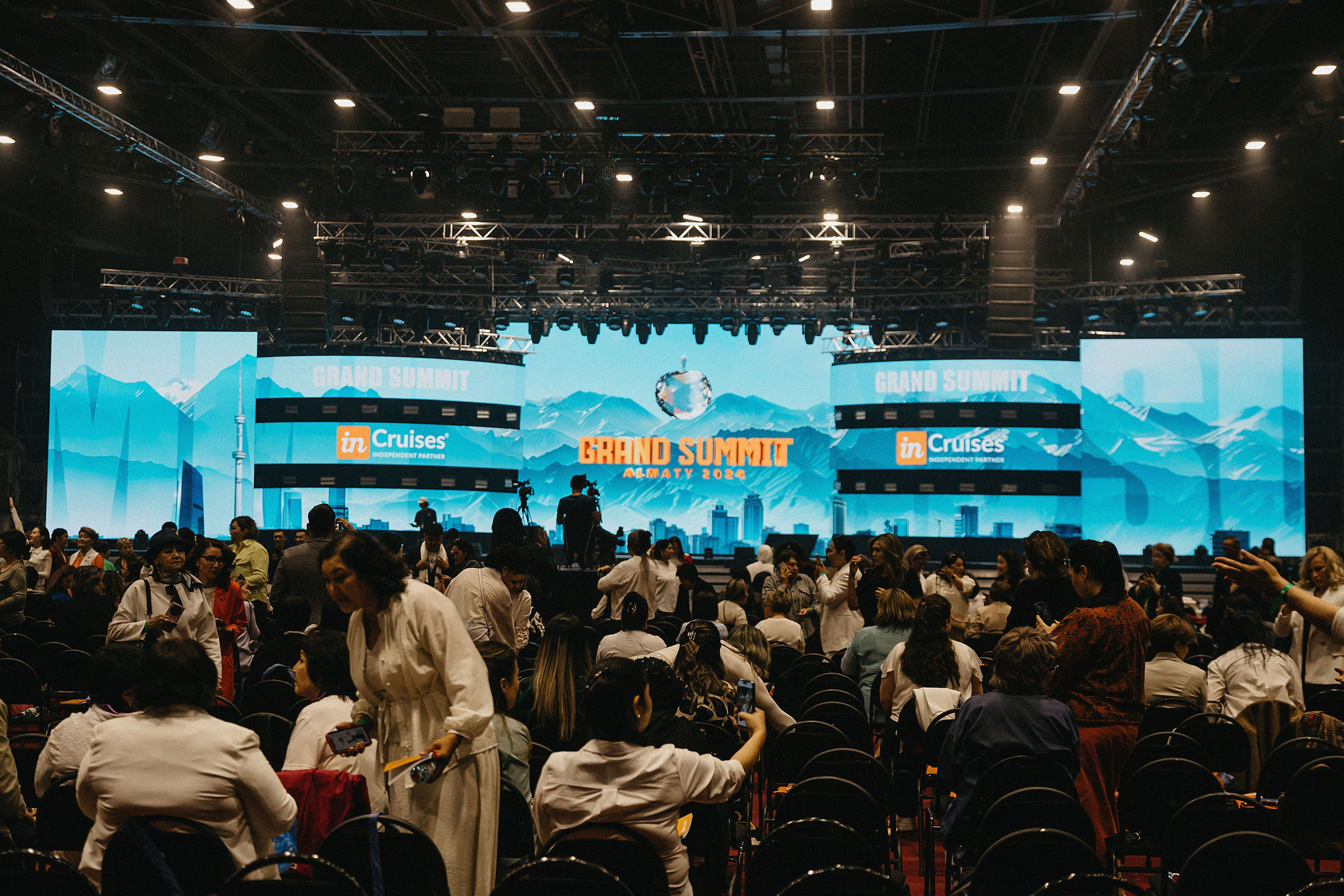 Grand Sammit Incruses. Свадебный, семейный и портретный фотограф в Алматы, Костанай