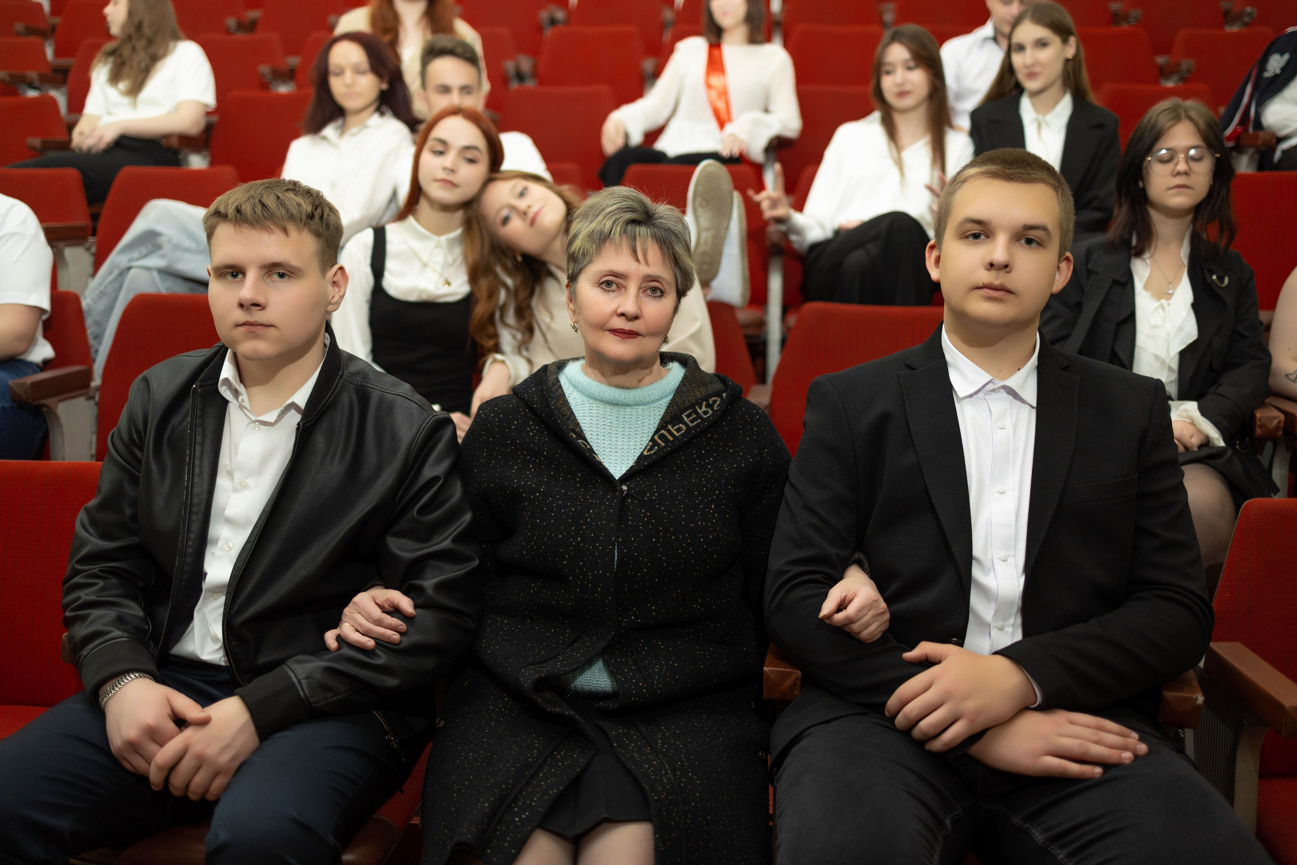 Гимназия «Интеллект». Фотограф Донецк. Горловка. ДНР. Севастополь