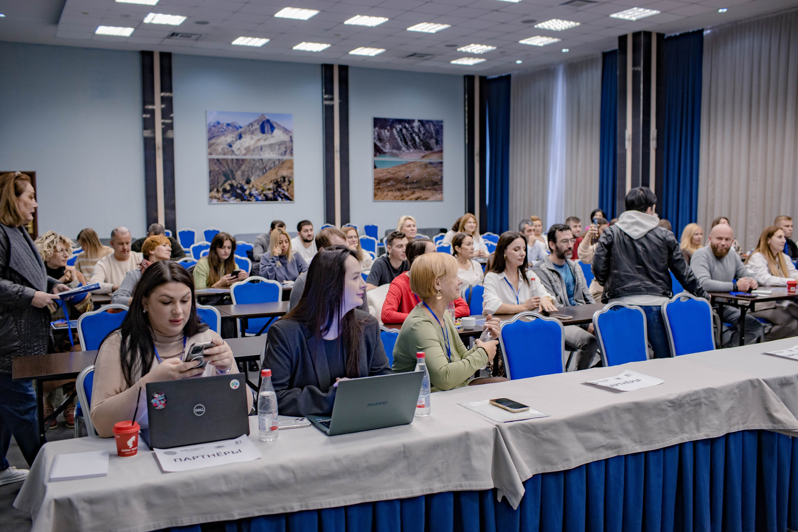 КОНФЕРЕНЦИЯ ПО ПОСУТОЧНОЙ АРЕНДЕ. Медиапродюсер, фотограф в Минеральных Водах —Виктор Холодов