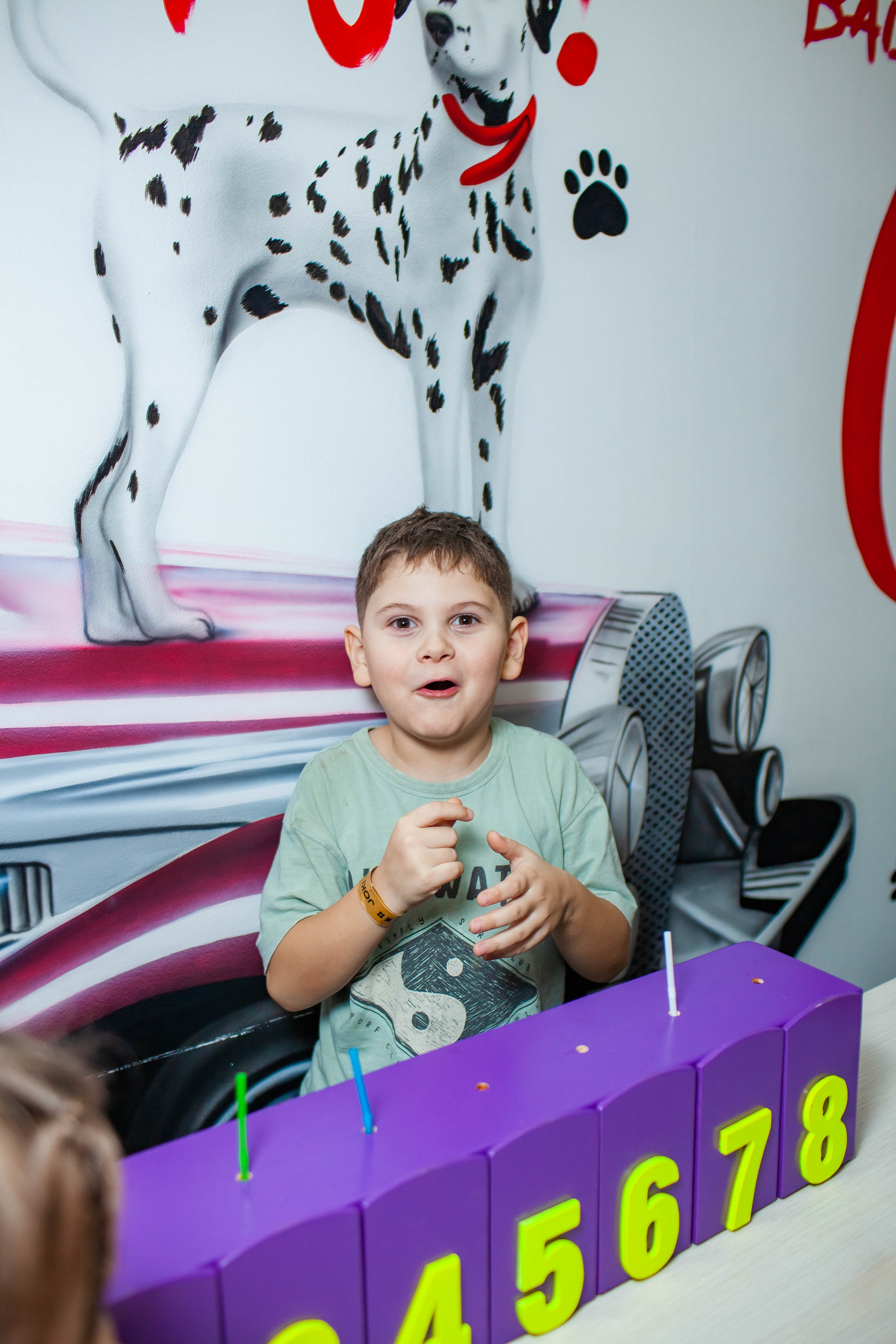 Неон Челендж День рождения Ярослава. Детский и семейный фотограф в Санкт-Петербурге Елизавета Сорокина