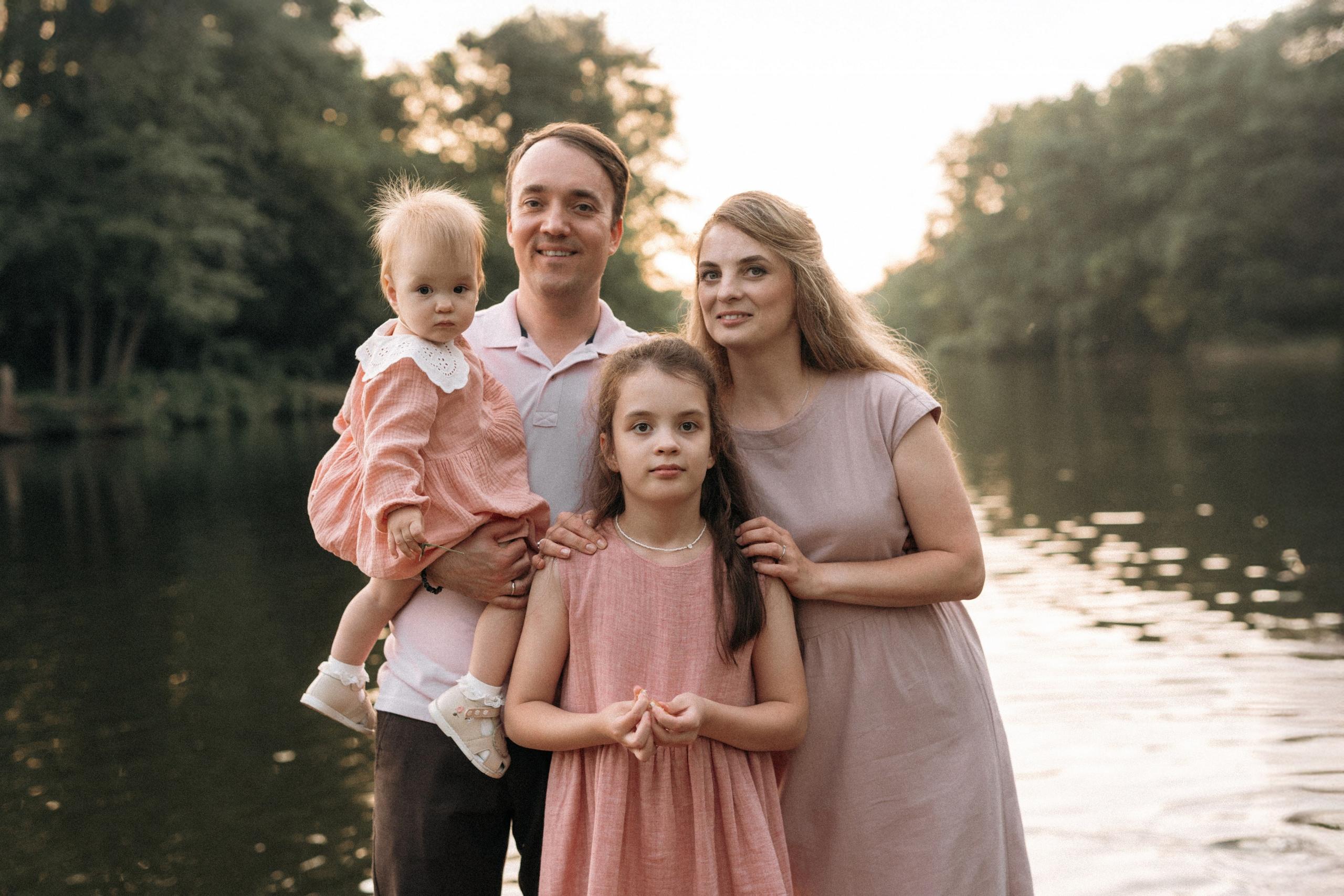 Семейная фотосессия на берегу реки для Миши, Тани, Сони и Таи. Свадебный фотограф в Тамбове Павел Четвертков