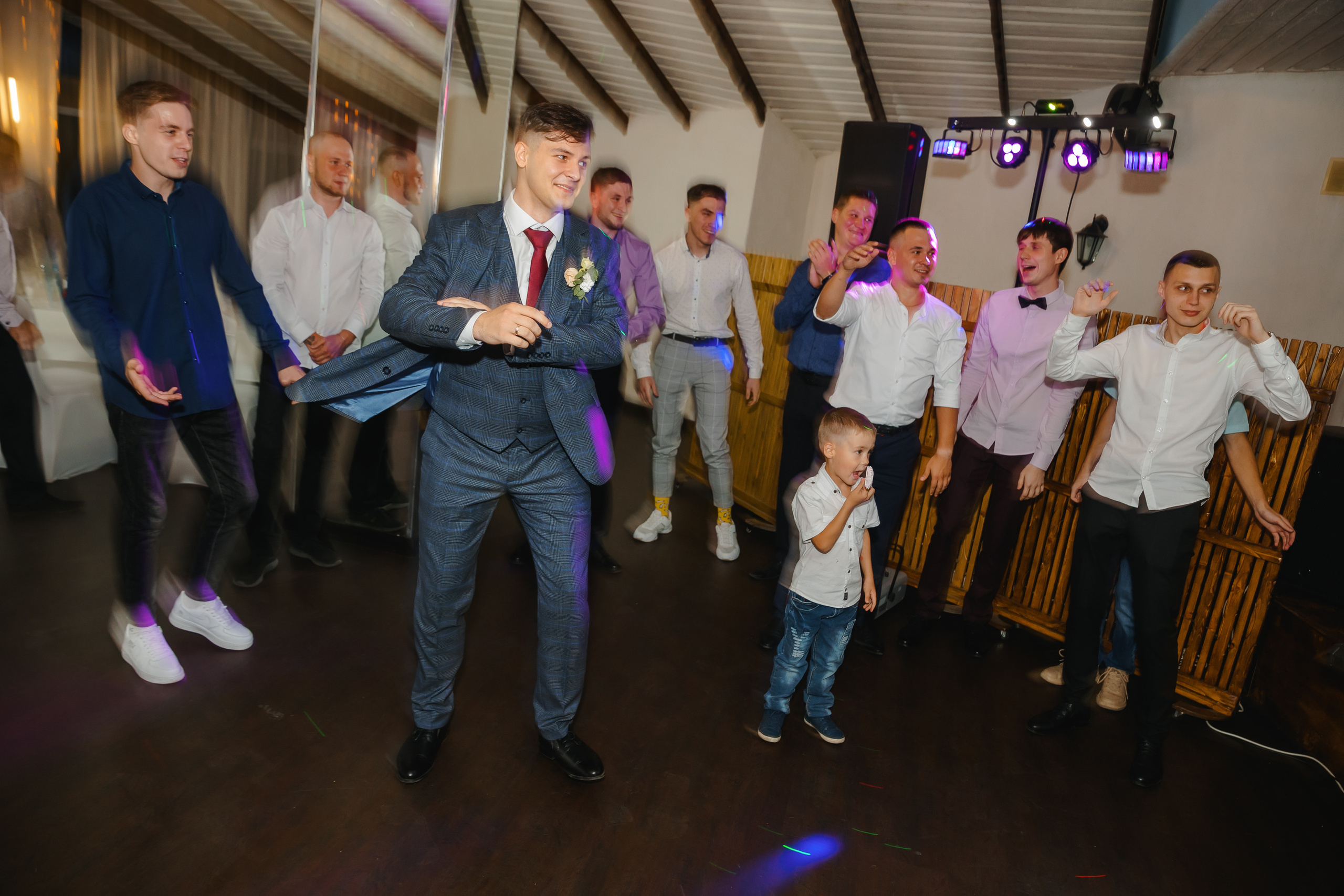 Виталий и Валерия. Комсомольск-на-Амуре. Август. Нежная дерзкая и молдая пара. Свадебный фотограф в Хабаровске