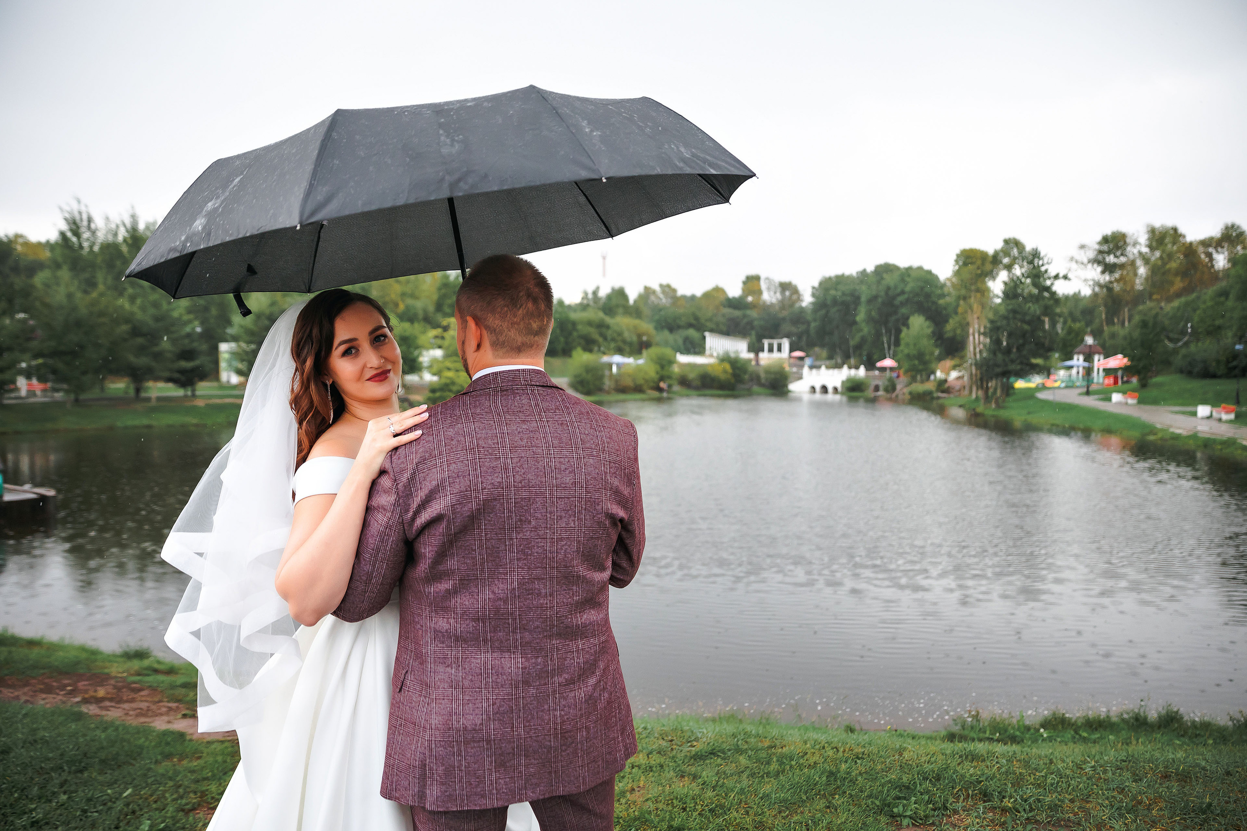 Максим и Светлана. Хабаровск. Сентябрь. Яркое солнце и проливной осенний дождь. Свадебный фотограф в Хабаровске