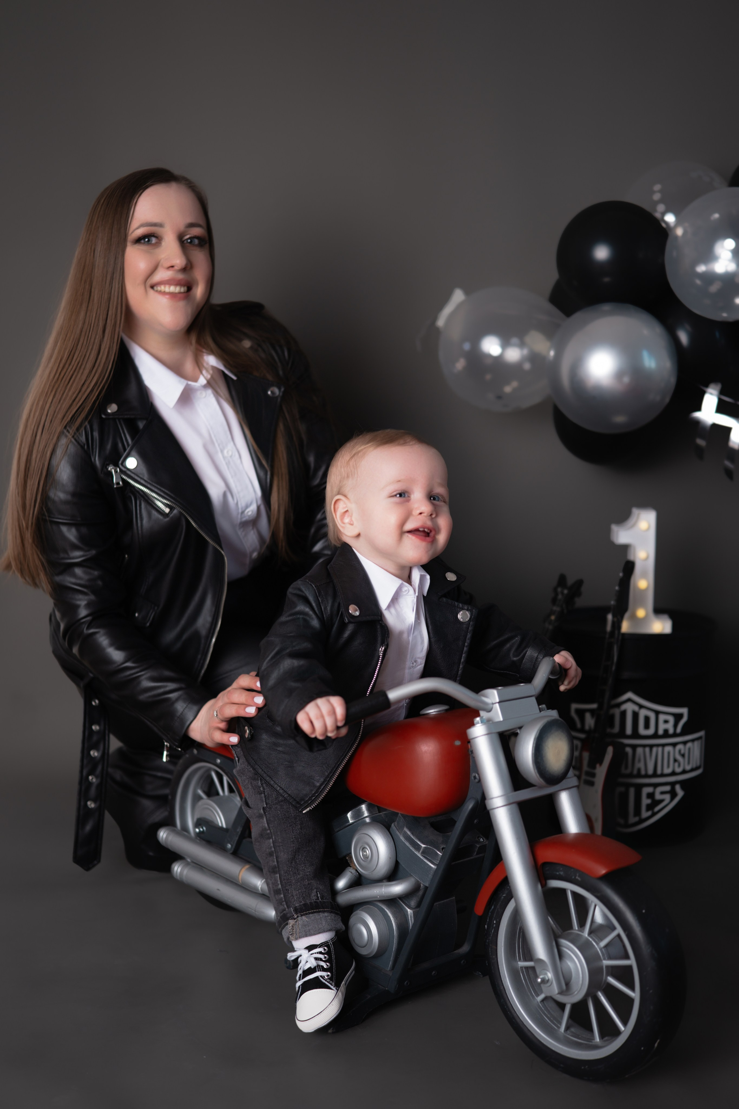 Годик Максиму и Кириллу. Семейный детский ньюборн фотограф в Москве Марта Петрова