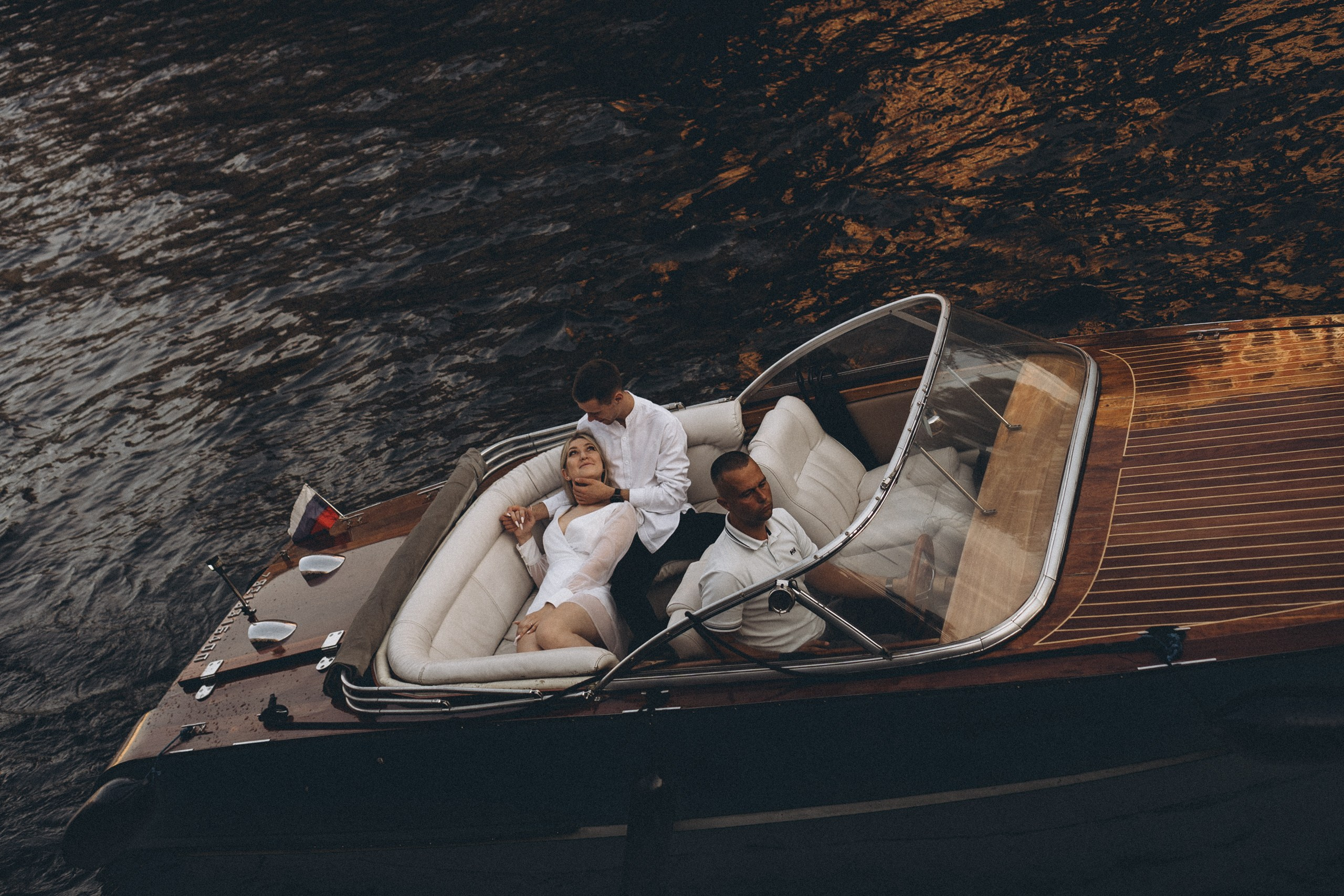 СВАДЕНБНАЯ СЬЕМКА НА КАТЕРЕ ПО КАНАЛАМ САНКТ-ПЕТЕРБУРГА И В АКВАТОРИИ НЕВЫ. Профессиональный фотограф, Санкт-Петербург — Виктория Богомолова