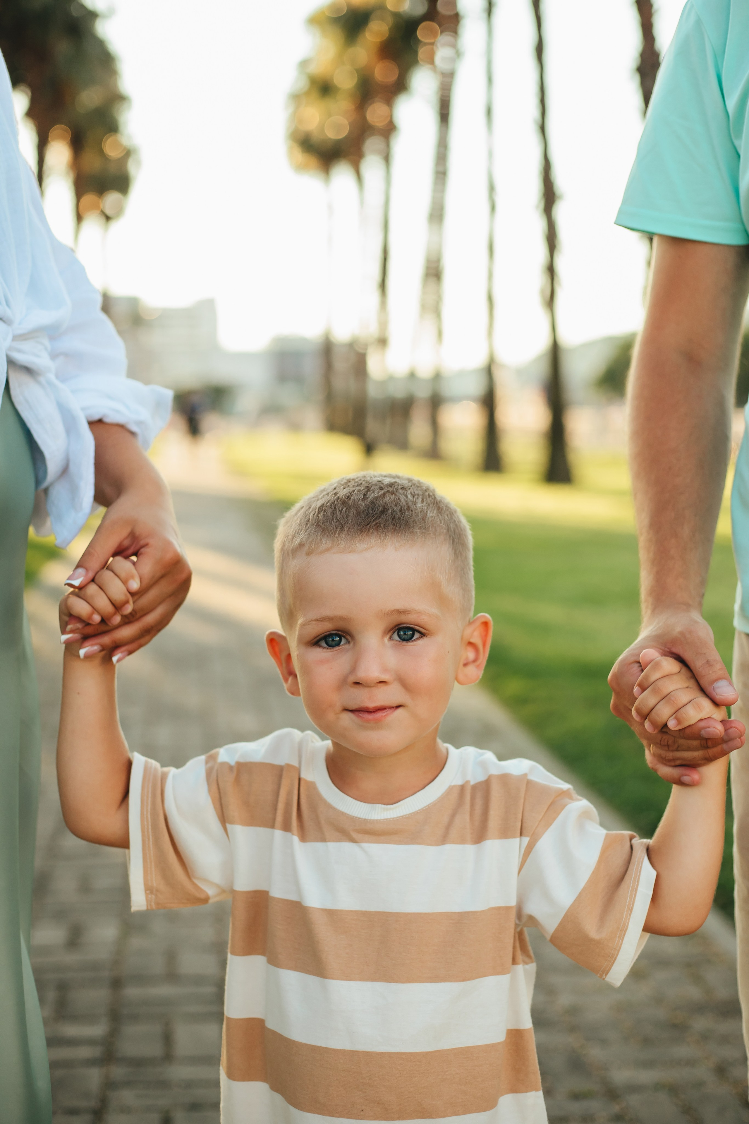 На берегу моря. Семейный и свадебный фотограф Сочи Адлер Сириус Красная поляна