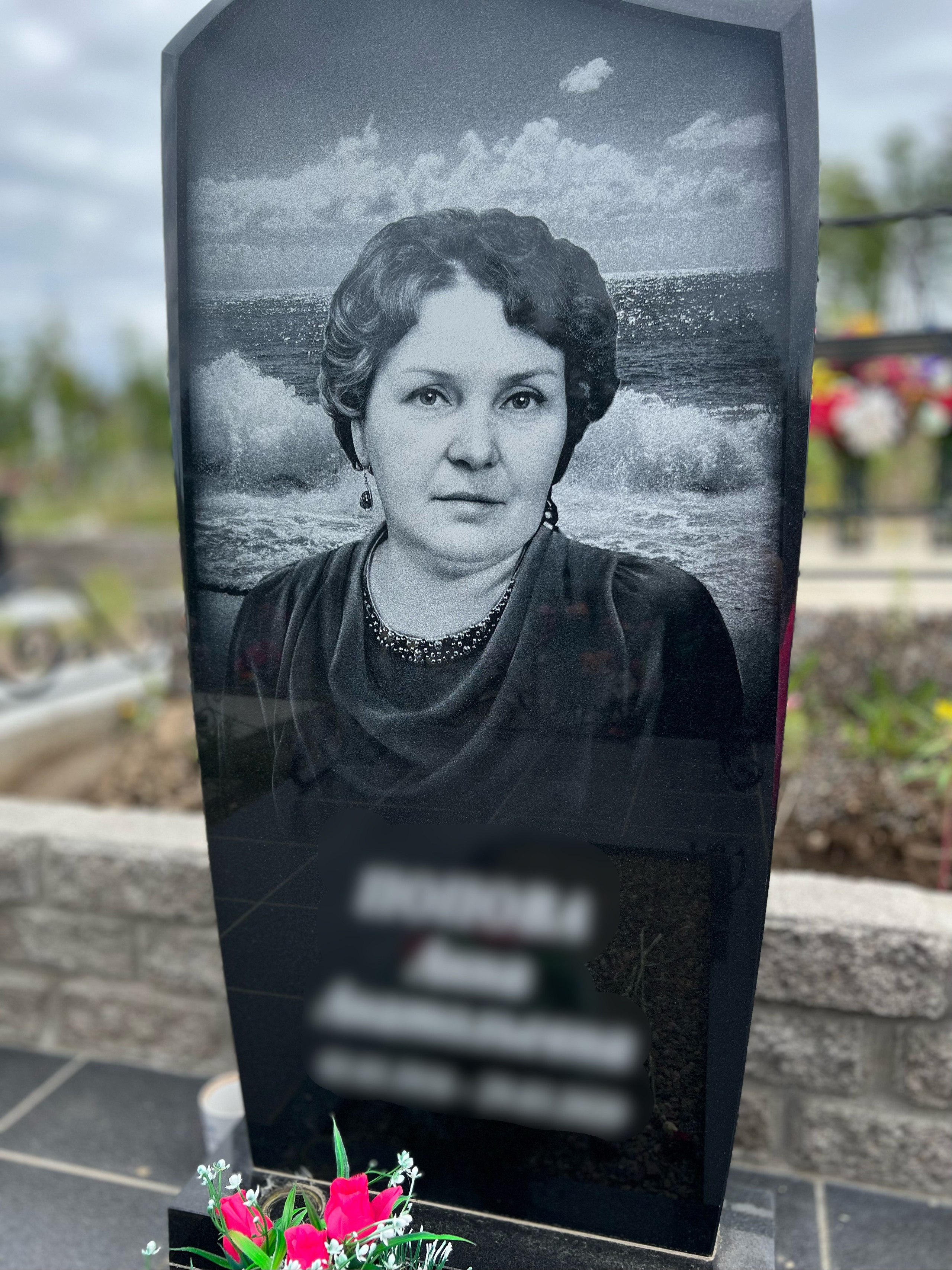 Гравировка от наших художников. ГРАНИТ26 Ритуальные услуги Железногорск. Благоустройство могил, продажа памятников