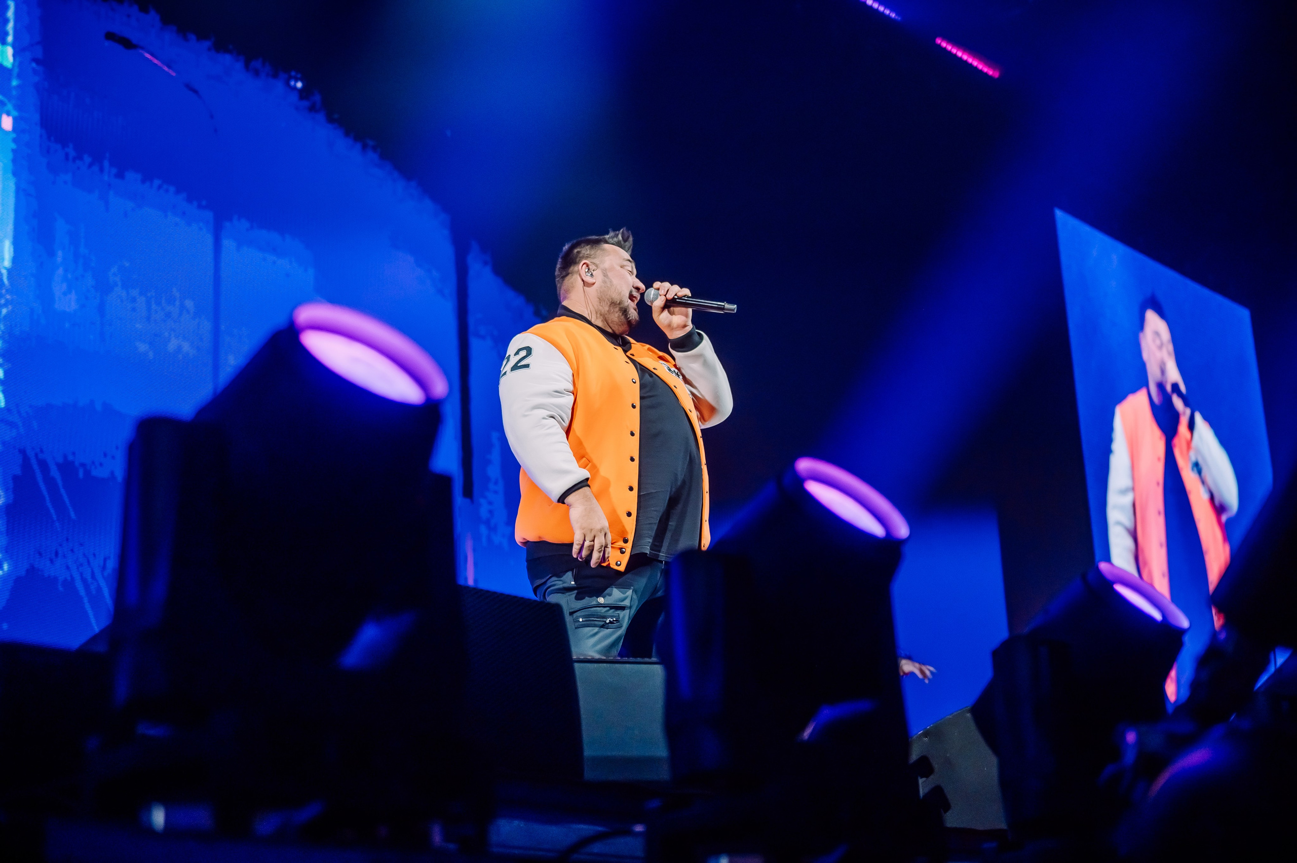 Руки вверх в Ледовом Дворце 15.11.2025. Детский фотограф, семейный фотограф и репортажи в Кемерово