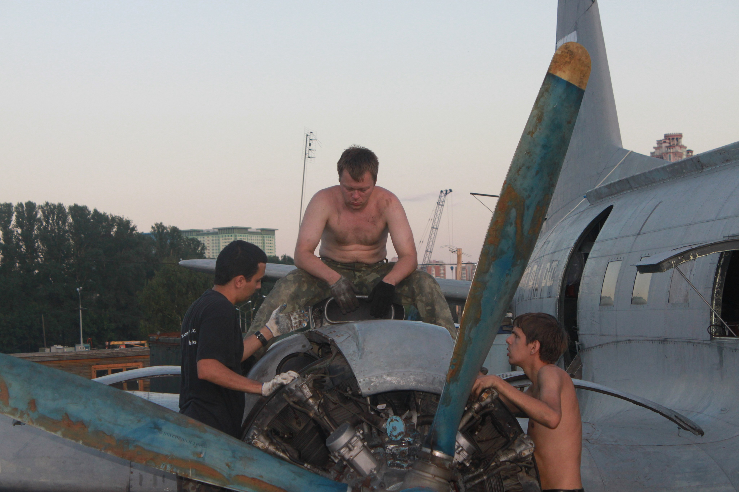 Ил-14Т «Голубая Мечта» работы в Тушино (2011 г.). Фотоальбом показывающий увлекательный мир авиации и мир медведей Андрея Иванова