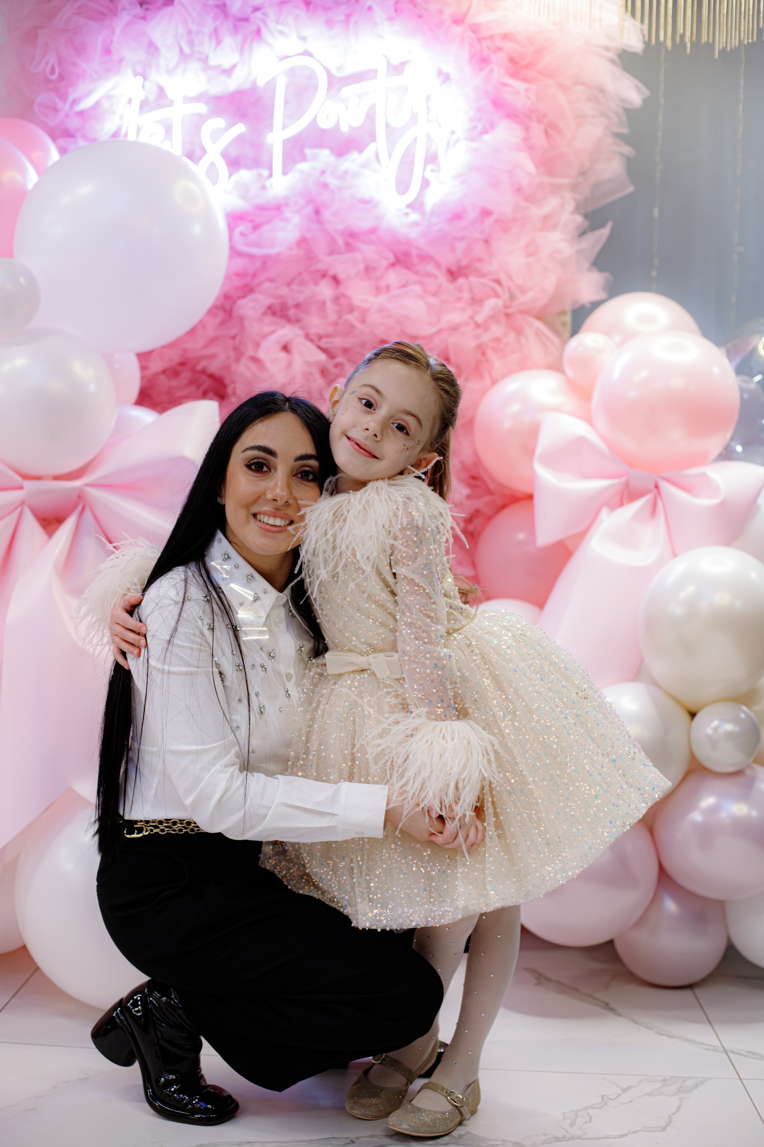 ASIA'S BIRTHDAY PARTY. Photokarish