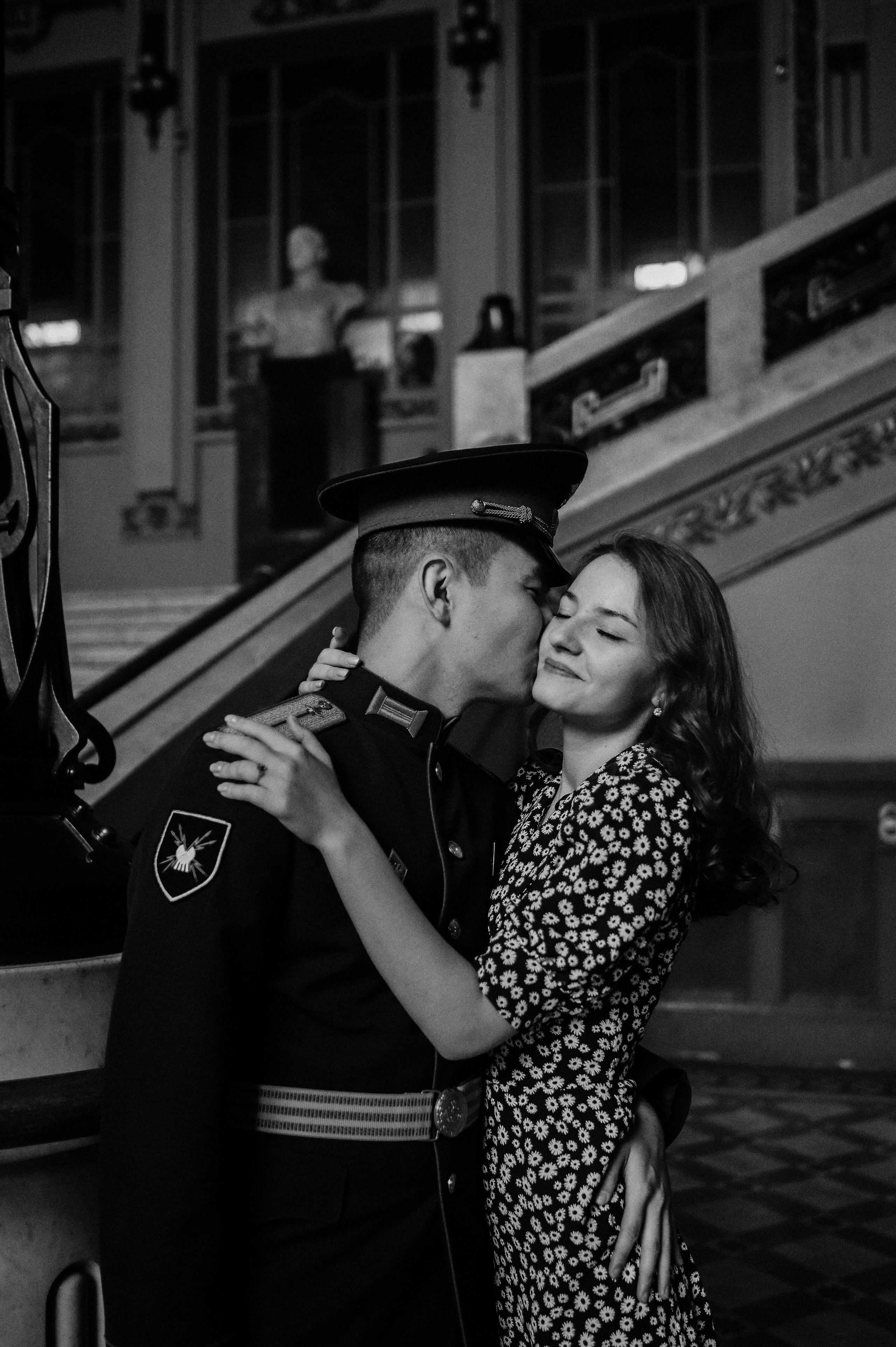 Love story на вокзале. Анастасия и Азамат. Семейный и свадебный фотограф в Санкт-Петербурге Яна