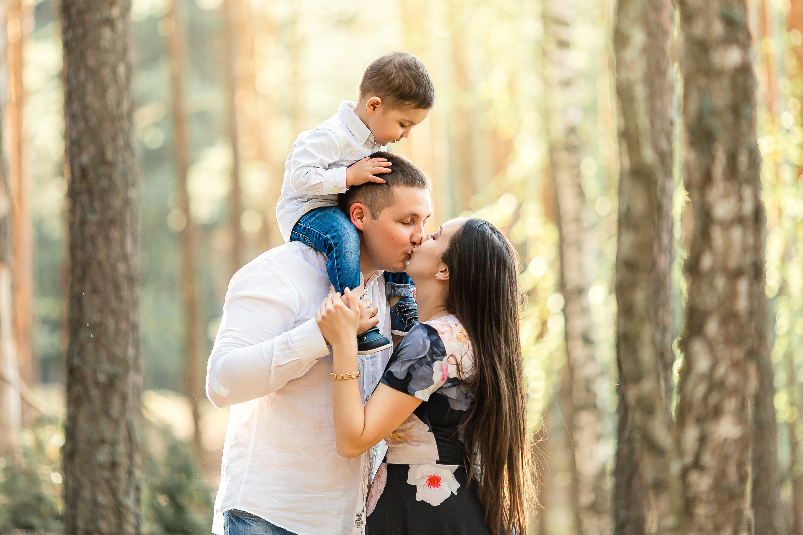 фотосессия беременной, фотосессия беременности с мужем и ребенком, фотосессия беременности на природе, заволжье, фотограф чебоксары, семейная фотосессия