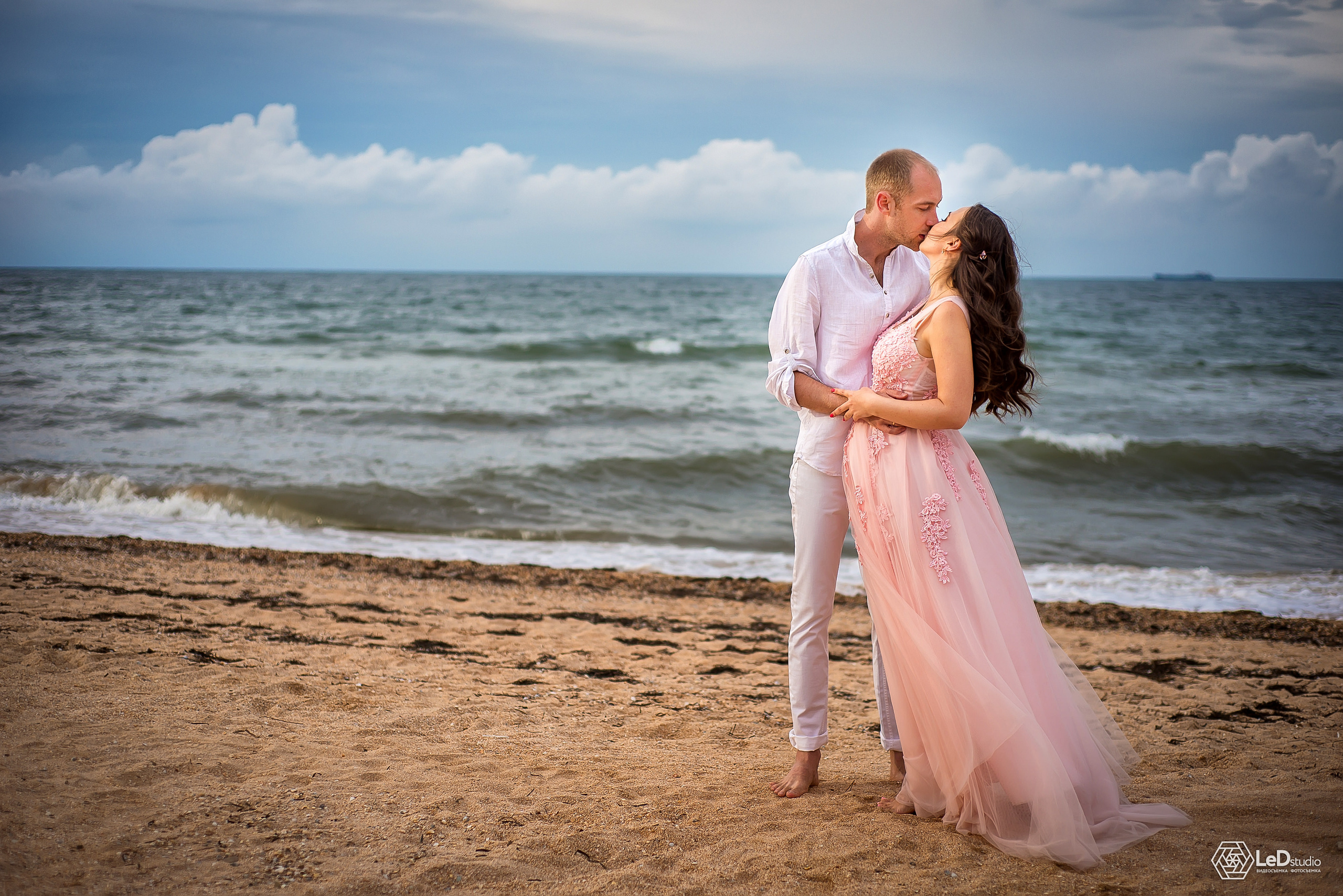 1. Фото и видео, свадебная, семейная, индивидуальная, школьная съёмка