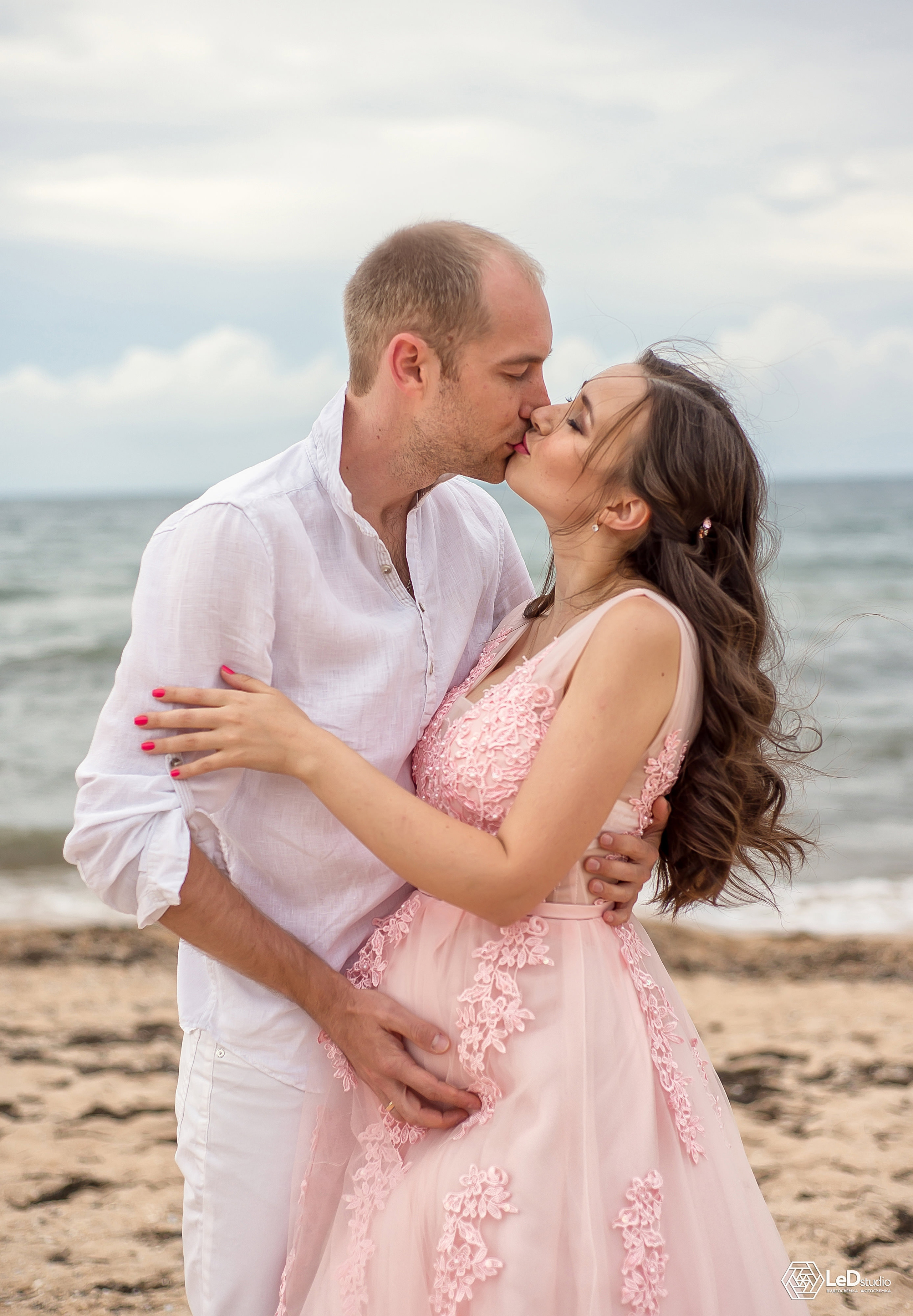 1. Фото и видео, свадебная, семейная, индивидуальная, школьная съёмка