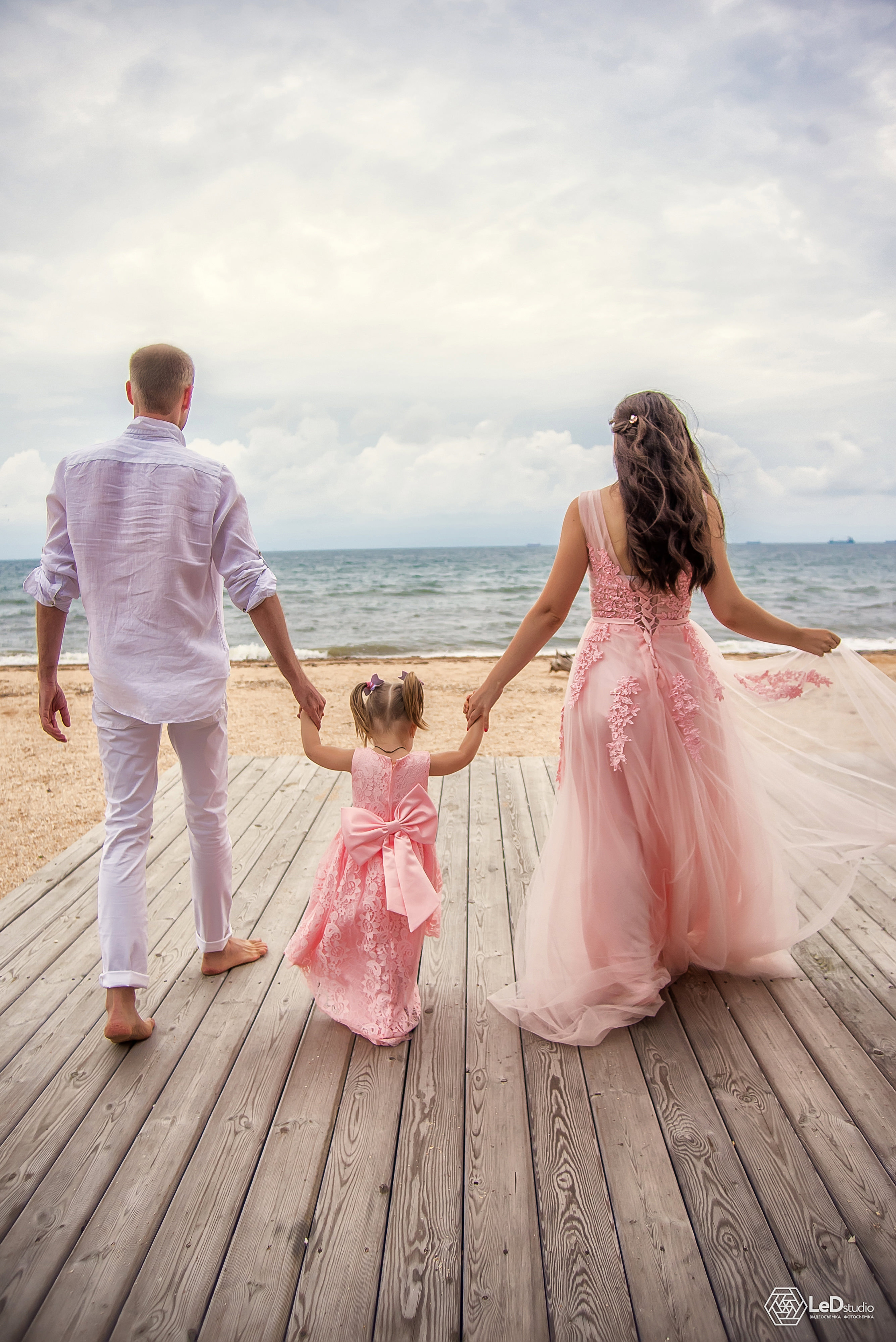 1. Фото и видео, свадебная, семейная, индивидуальная, школьная съёмка