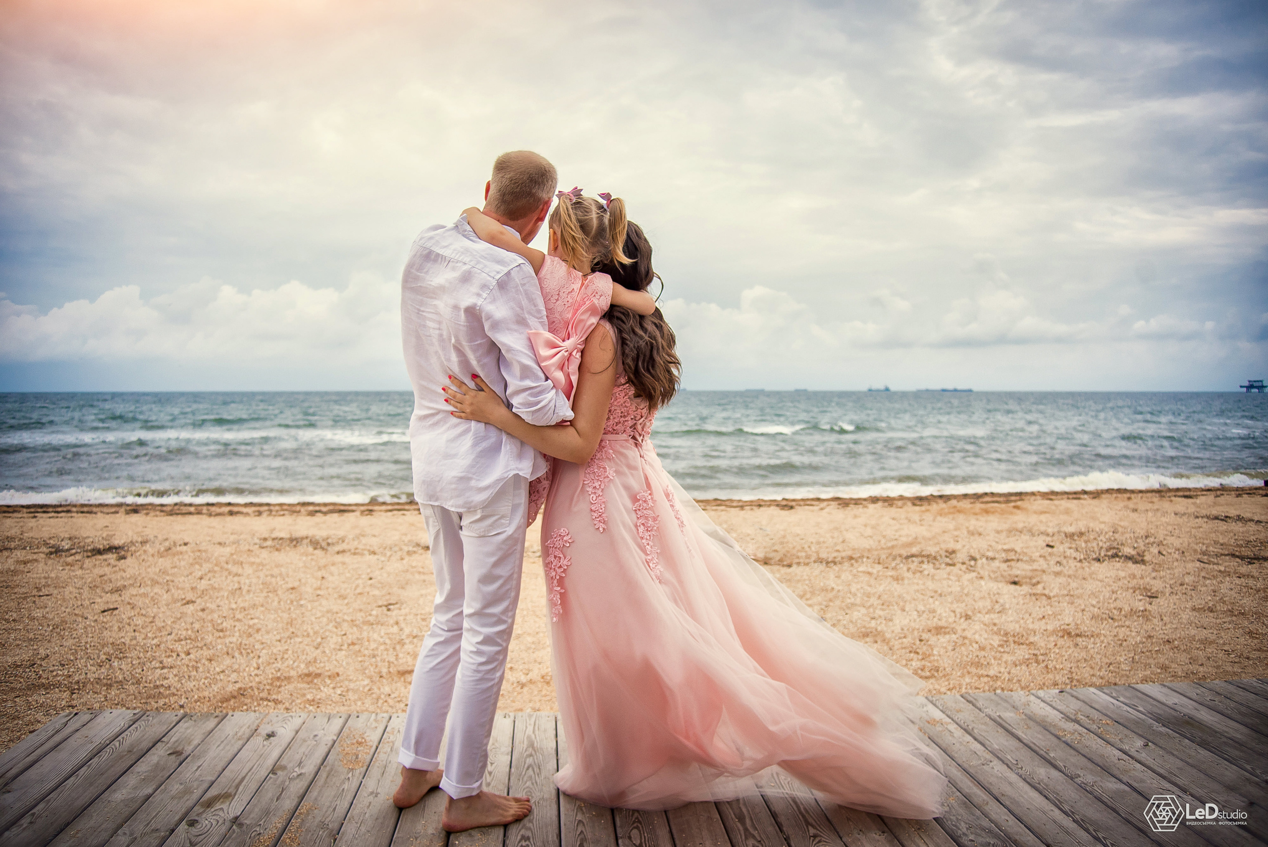 1. Фото и видео, свадебная, семейная, индивидуальная, школьная съёмка