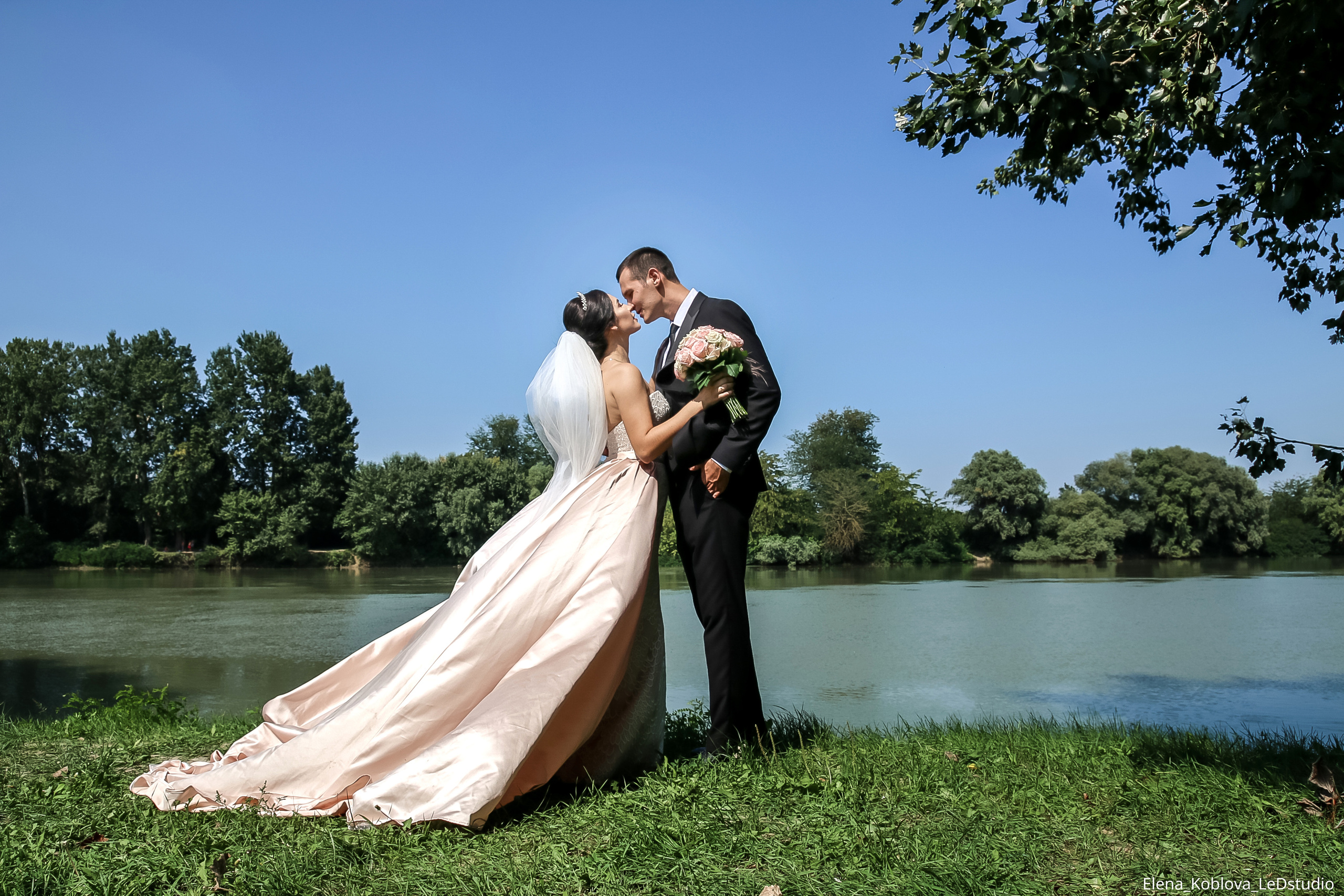 Фото и видео, свадебная, семейная, индивидуальная, школьная съёмка