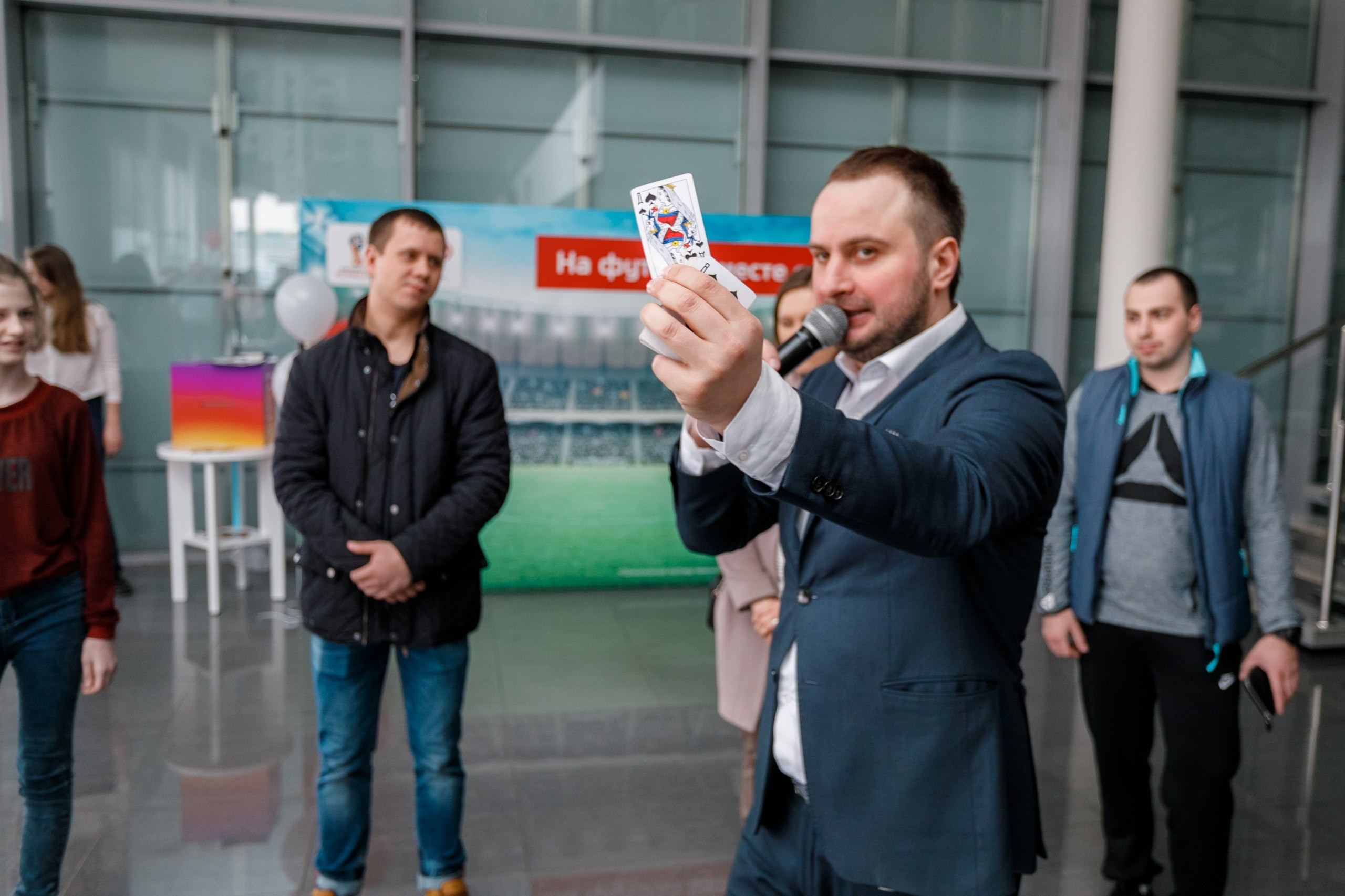 Розыгрыш билетов на ЧМ по футболу FIFA @ Киа Центр. Репортажный фотограф Максим Полянский. Москва, Санкт-Петербург, Красноярск