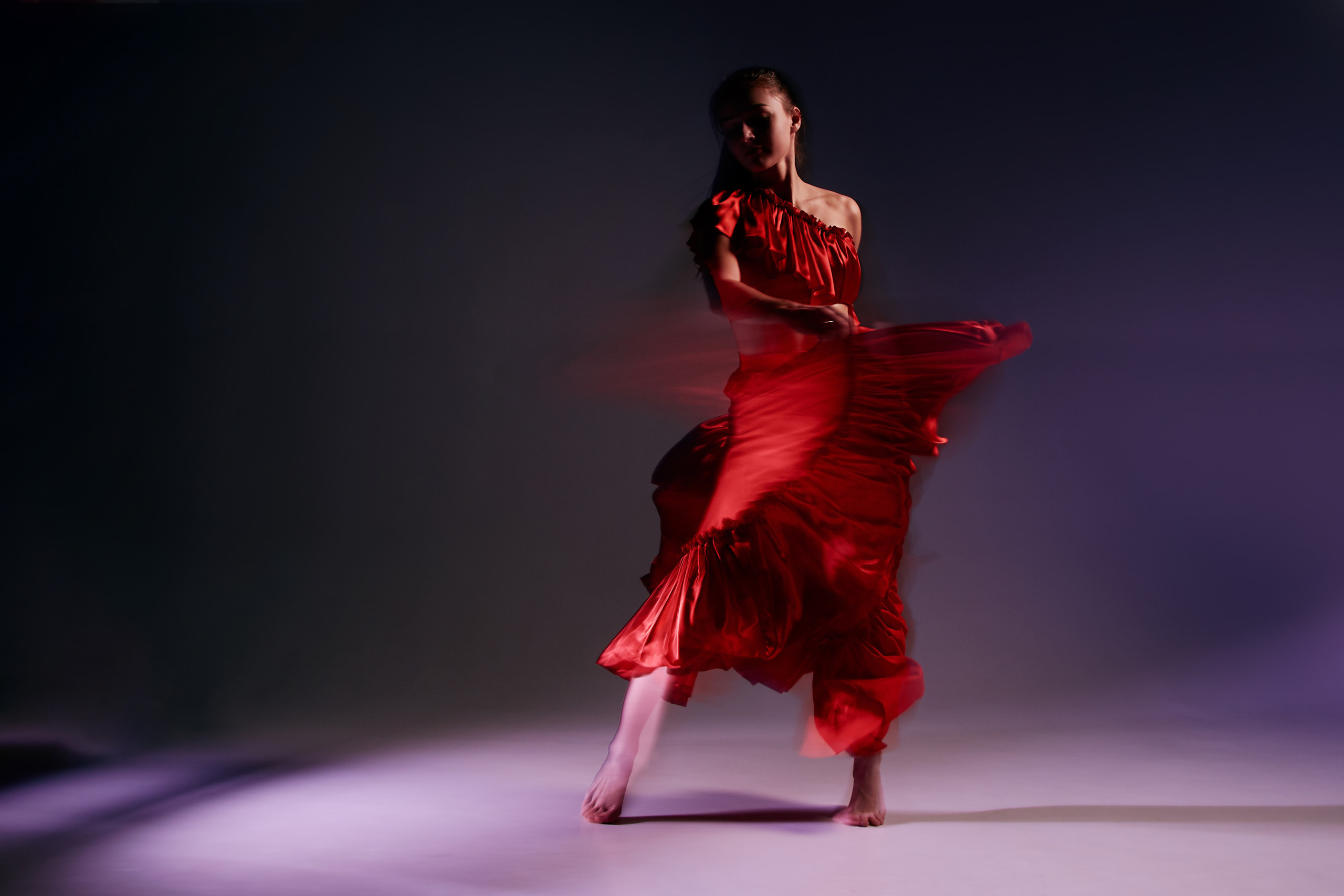 Танец. Съемка со смешанным светом. Ольга Чёкотова (Фотограф Кострома)