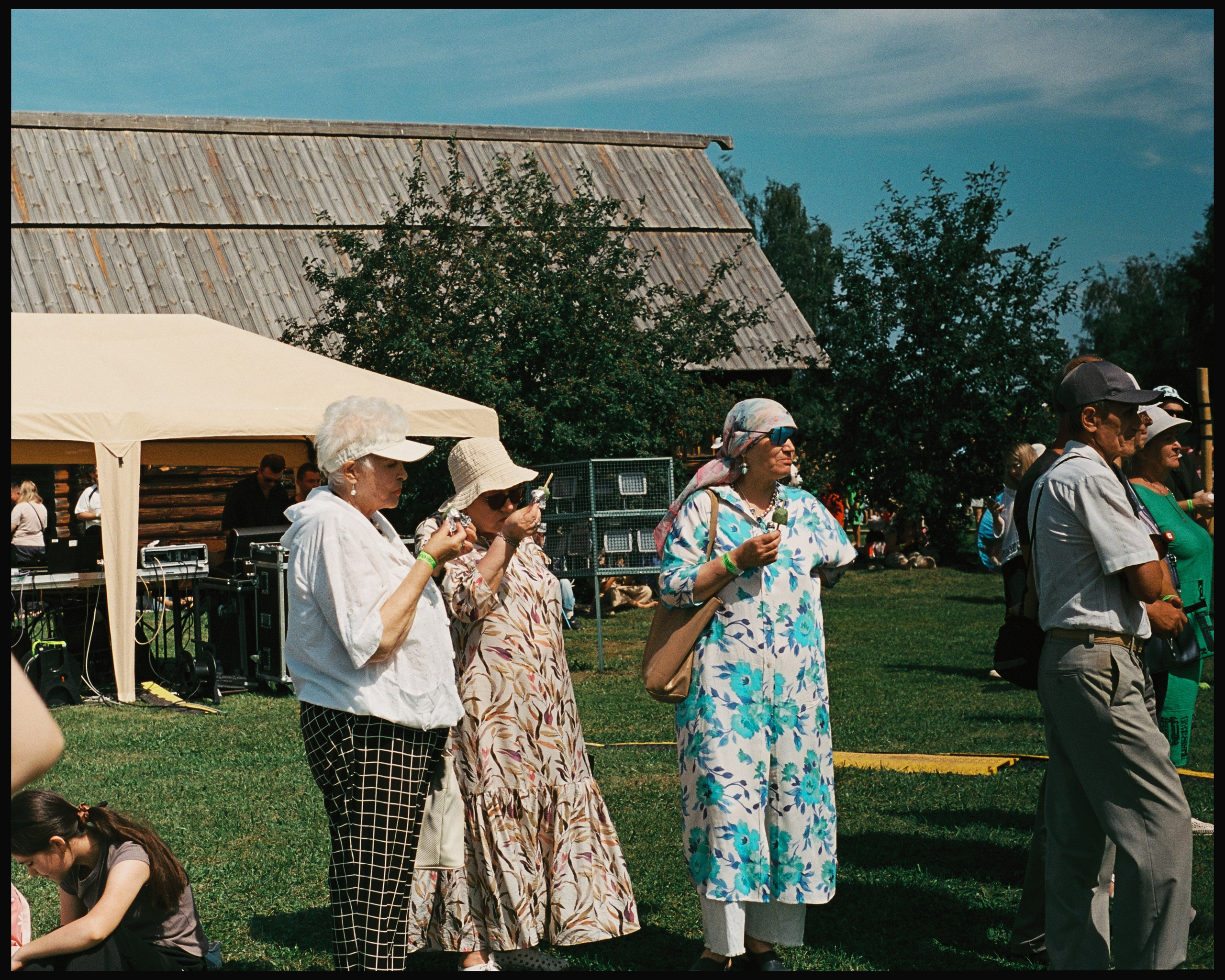 SUZDAL. ANNA — PHOTOGRAPHER