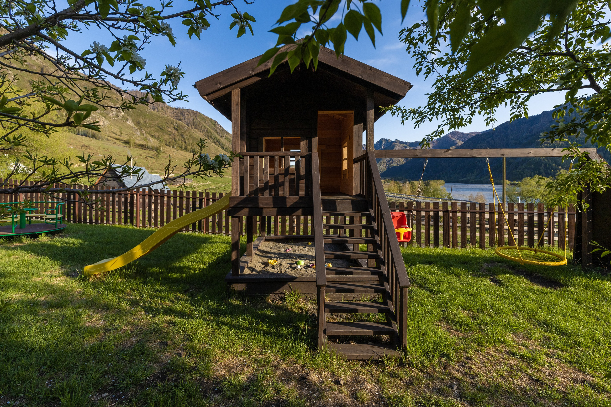 Фотосъёмка интерьеров и территории ALTAY CHALET. Коммерческий фотограф Яков Рослин