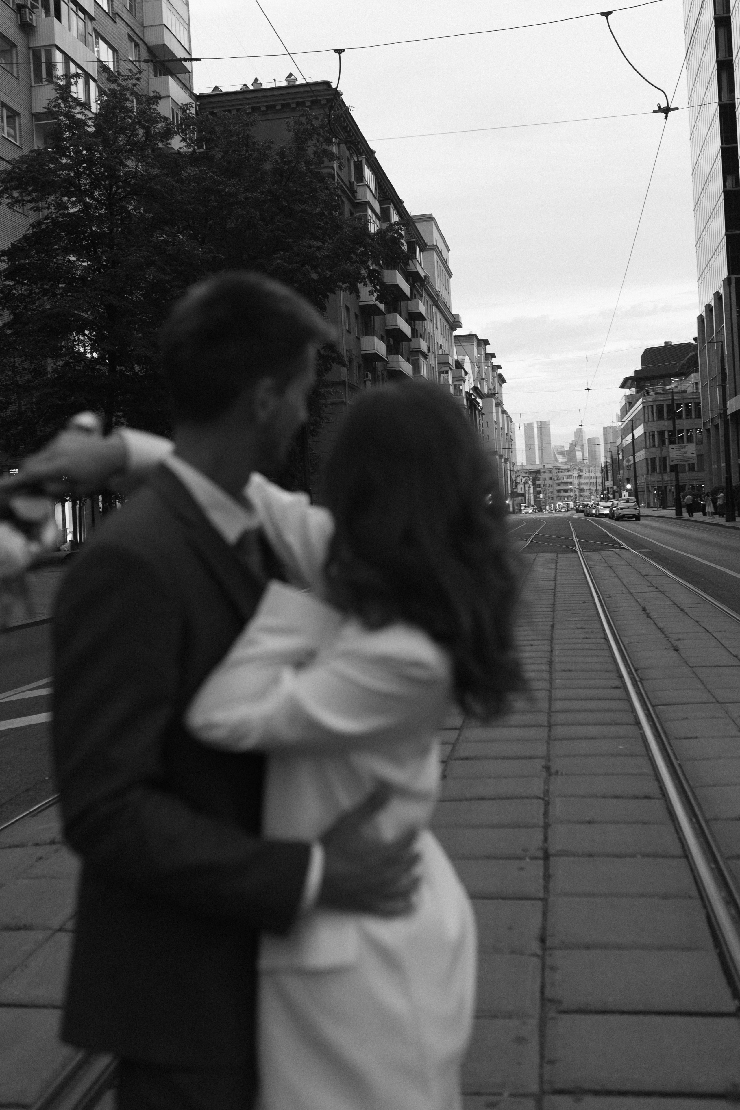 По трамвайным рельсам. Свадебный и семейный фотограф в Санкт-Петербурге и Москве