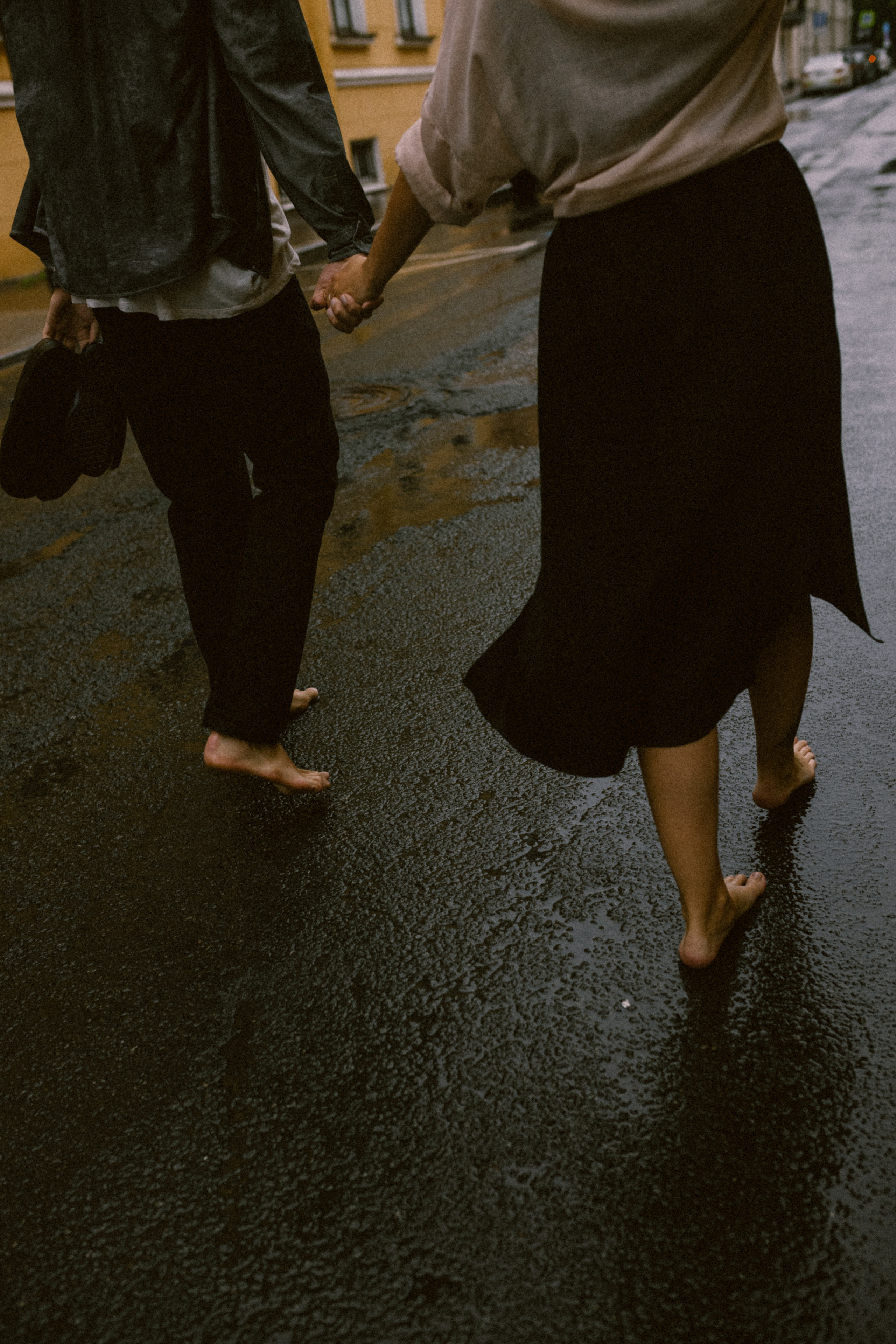 И мы как всегда без зонта мимо тусклых домов по питерским лужам…. Свадебный и семейный фотограф в Санкт-Петербурге и Москве