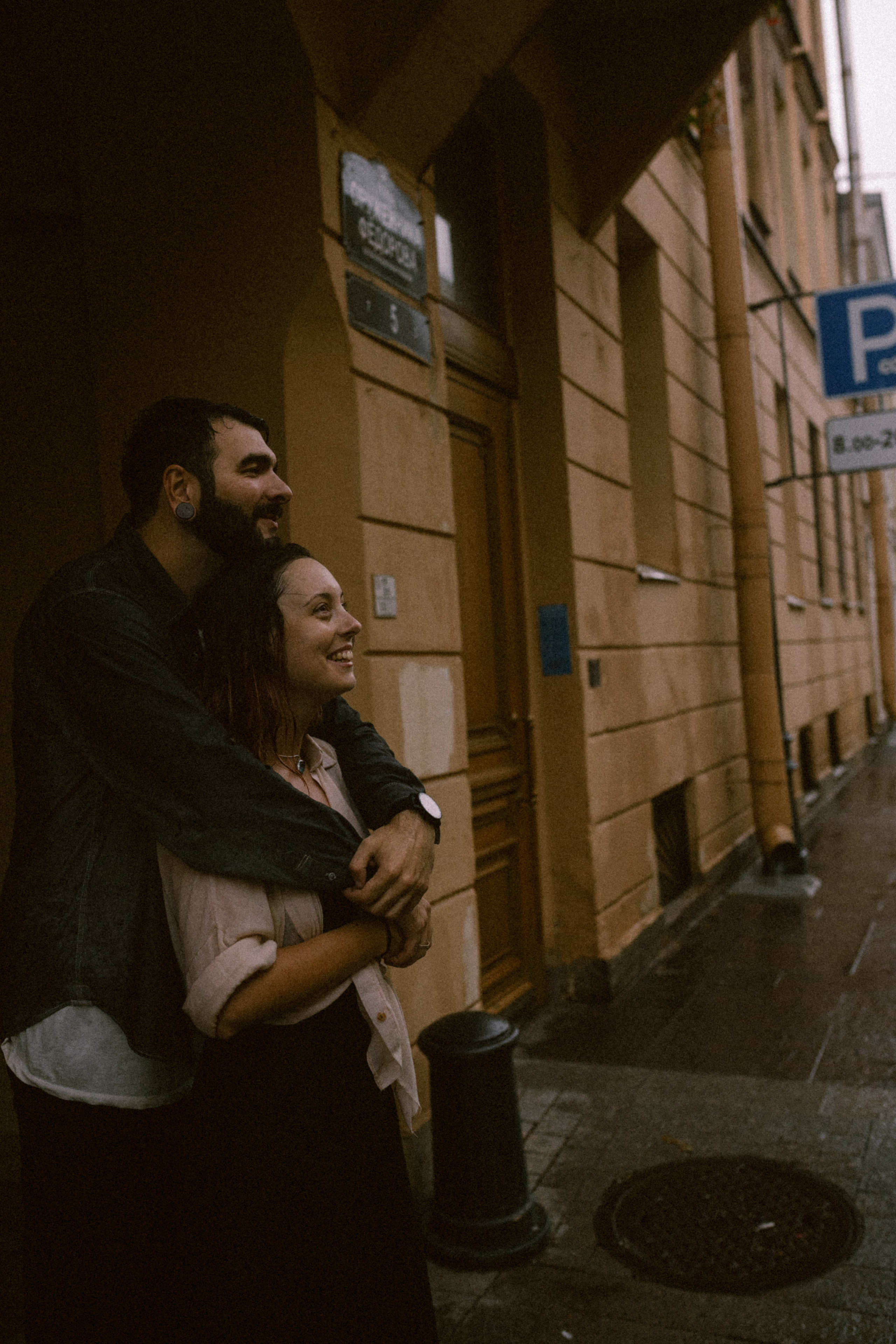 И мы как всегда без зонта мимо тусклых домов по питерским лужам…. Свадебный и семейный фотограф в Санкт-Петербурге и Москве