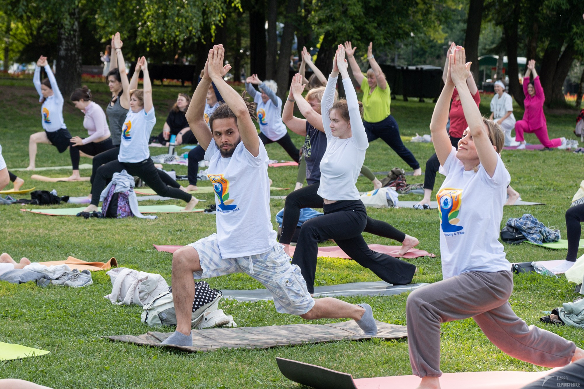 Международный день йоги в парке Горького. Репортажный фотограф в Казани Павел Серпокрылов