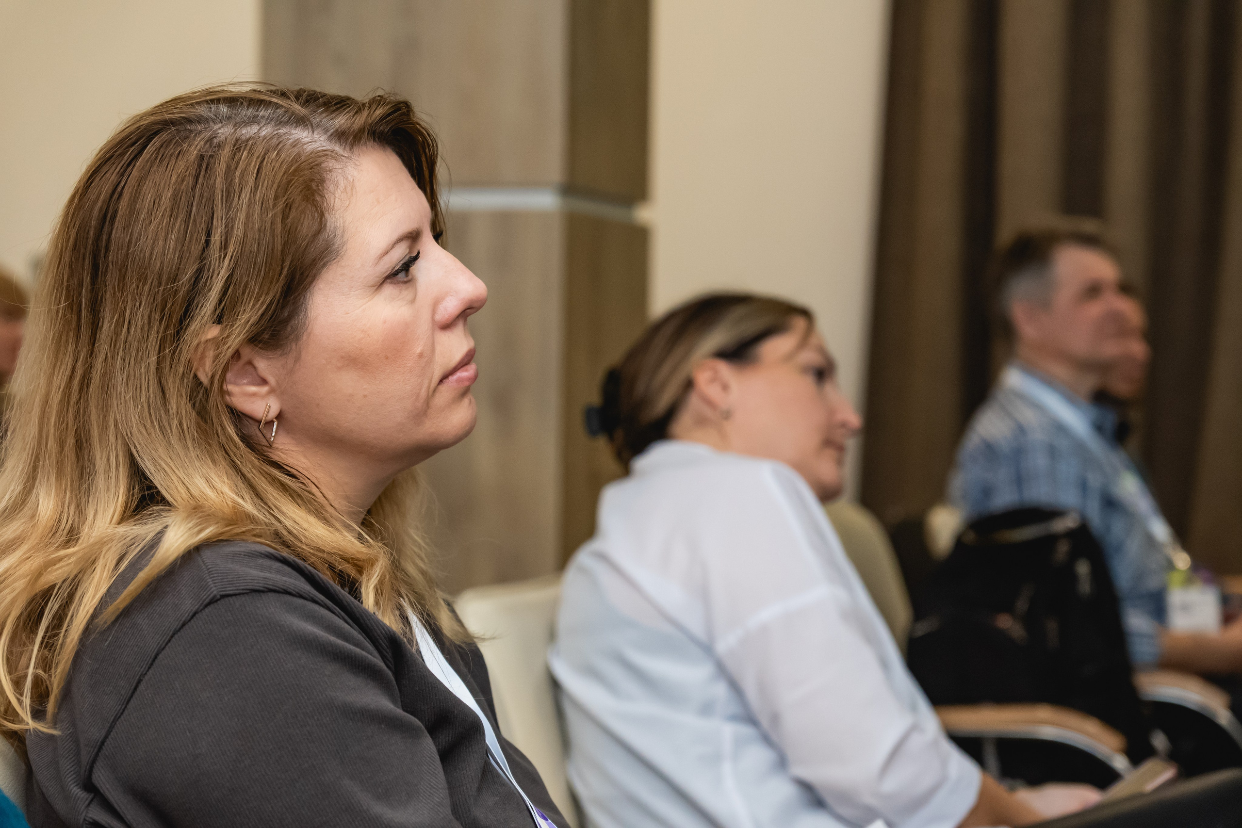 Мегасреда. Занимаюсь профессиональной фотографией и живу рядом с Байкалом. Работаю в разных жанрах