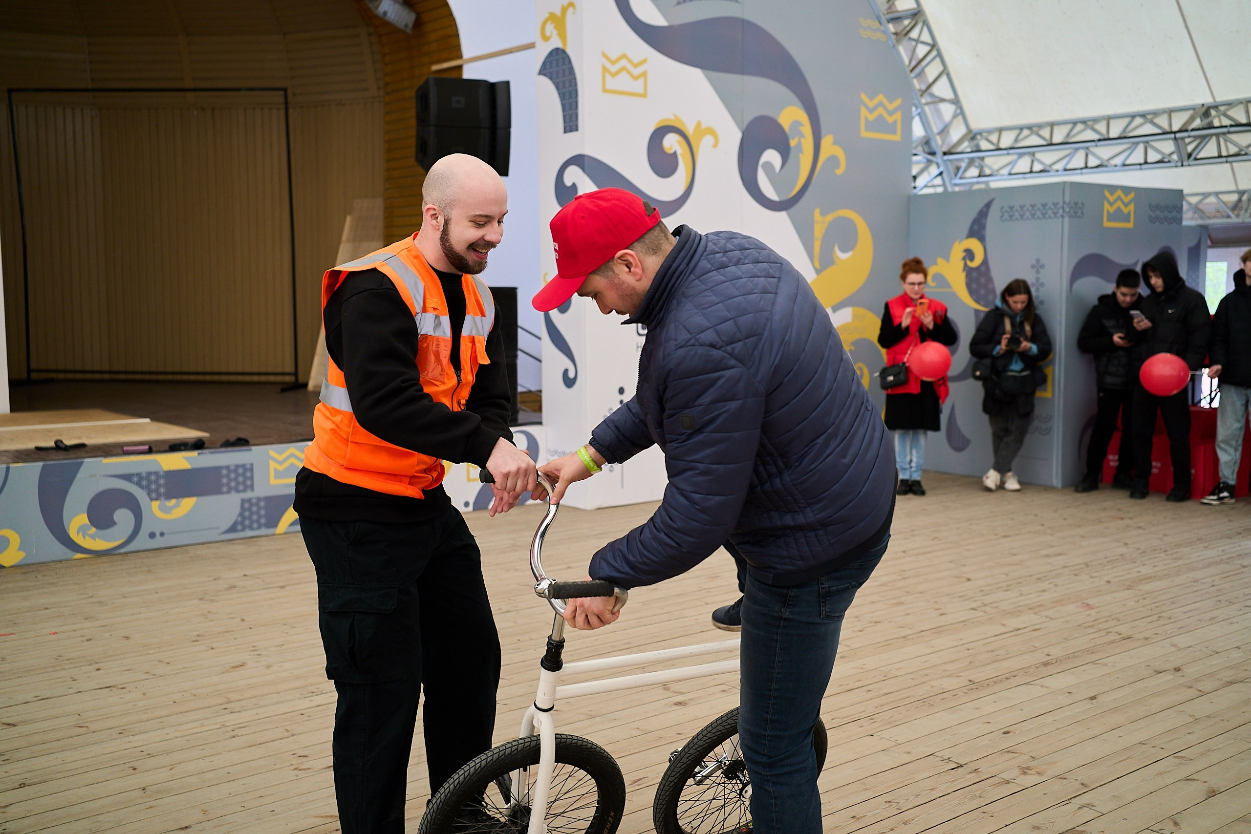 Субботник у Управления делами Мэра и Правительства Москвы. Фотограф и Видеограф в Москве. Олег Корушев