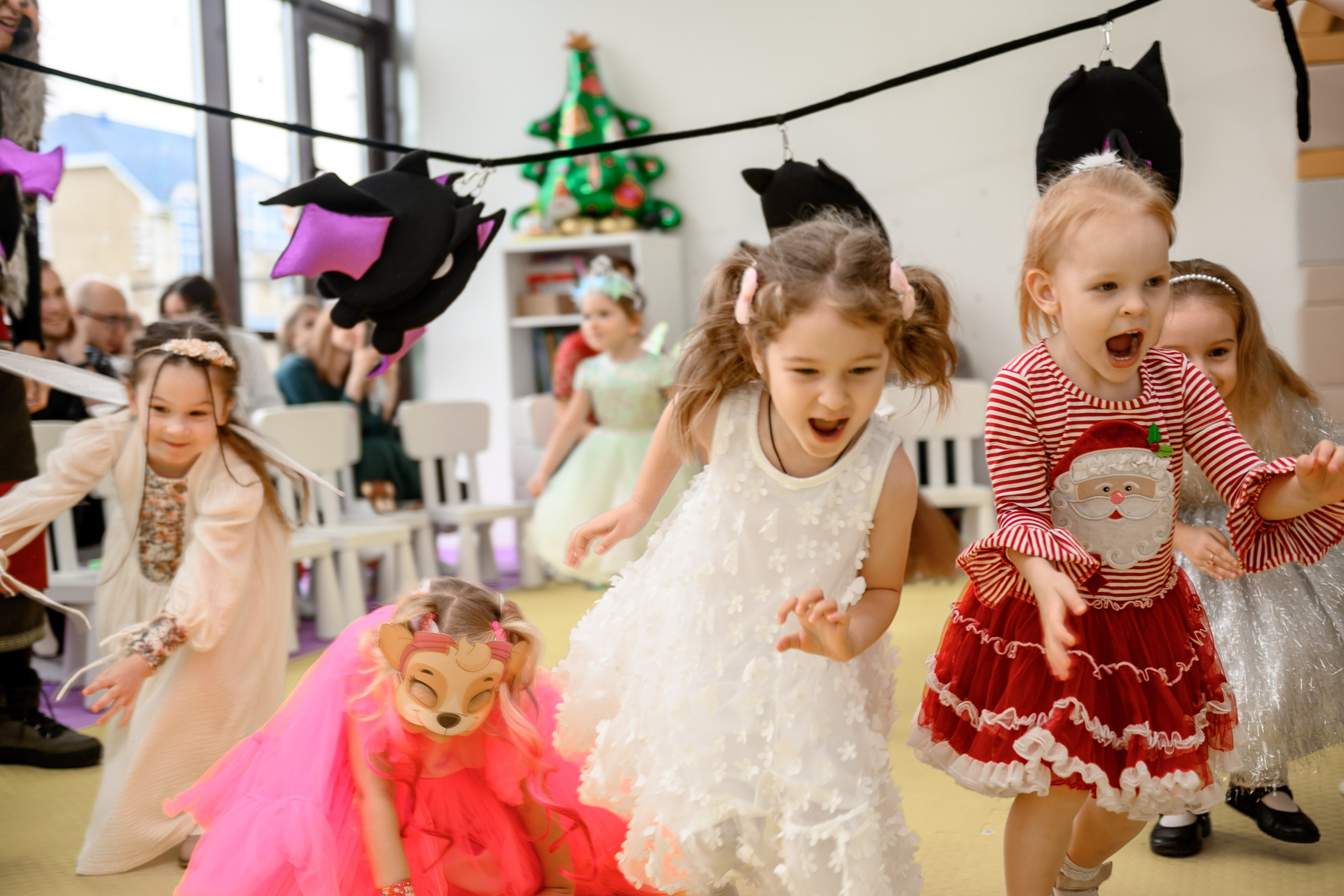 Елка 2025 в детском саду Мишка клуб. Свадебный и семейный фотограф София Невская