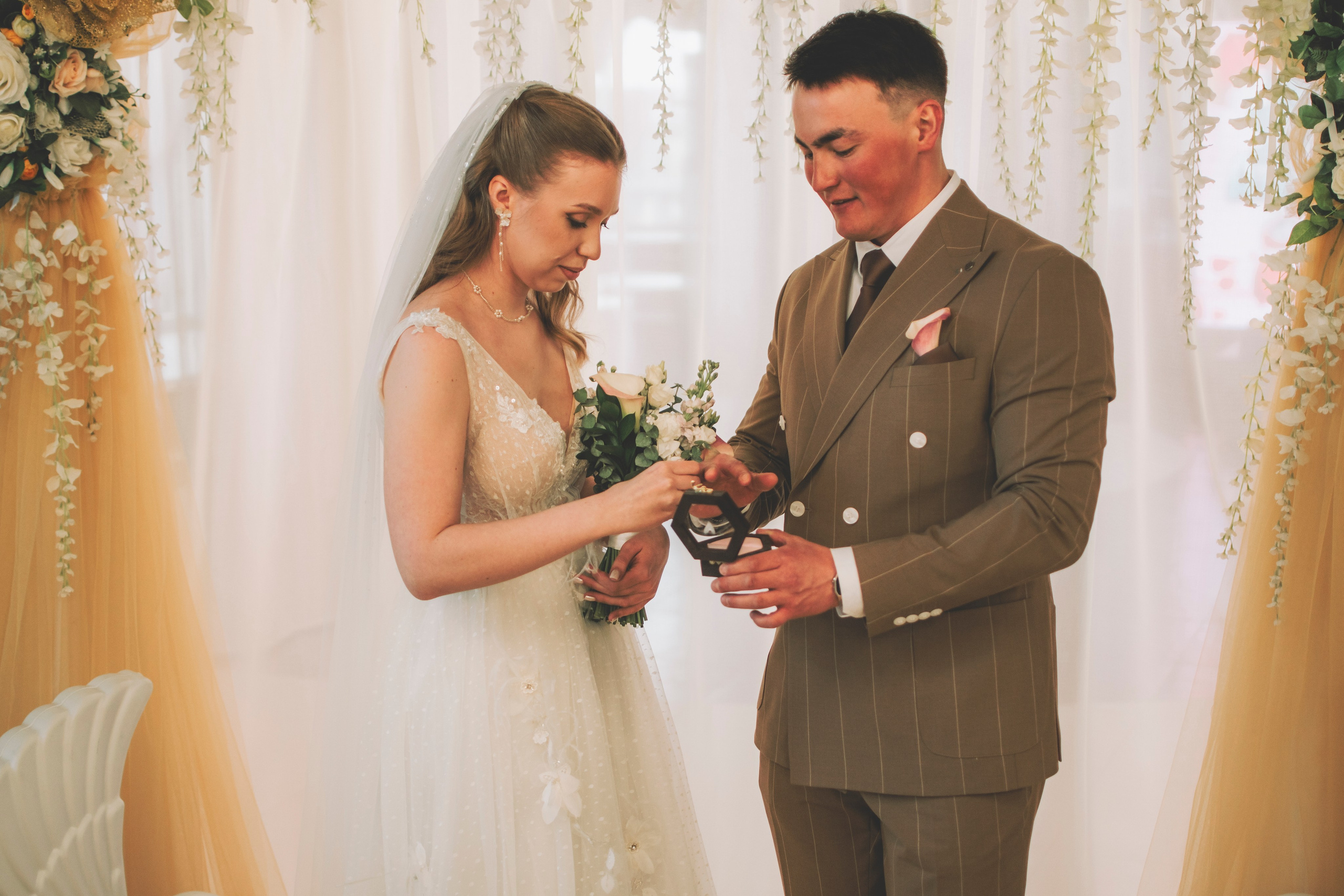 Альберт и Анастасия (Студийная фотосессия, роспись в ДК Нефтяник + фотосессия с гостями). Семейный и свадебный фотограф Губкинский и Ставрополь