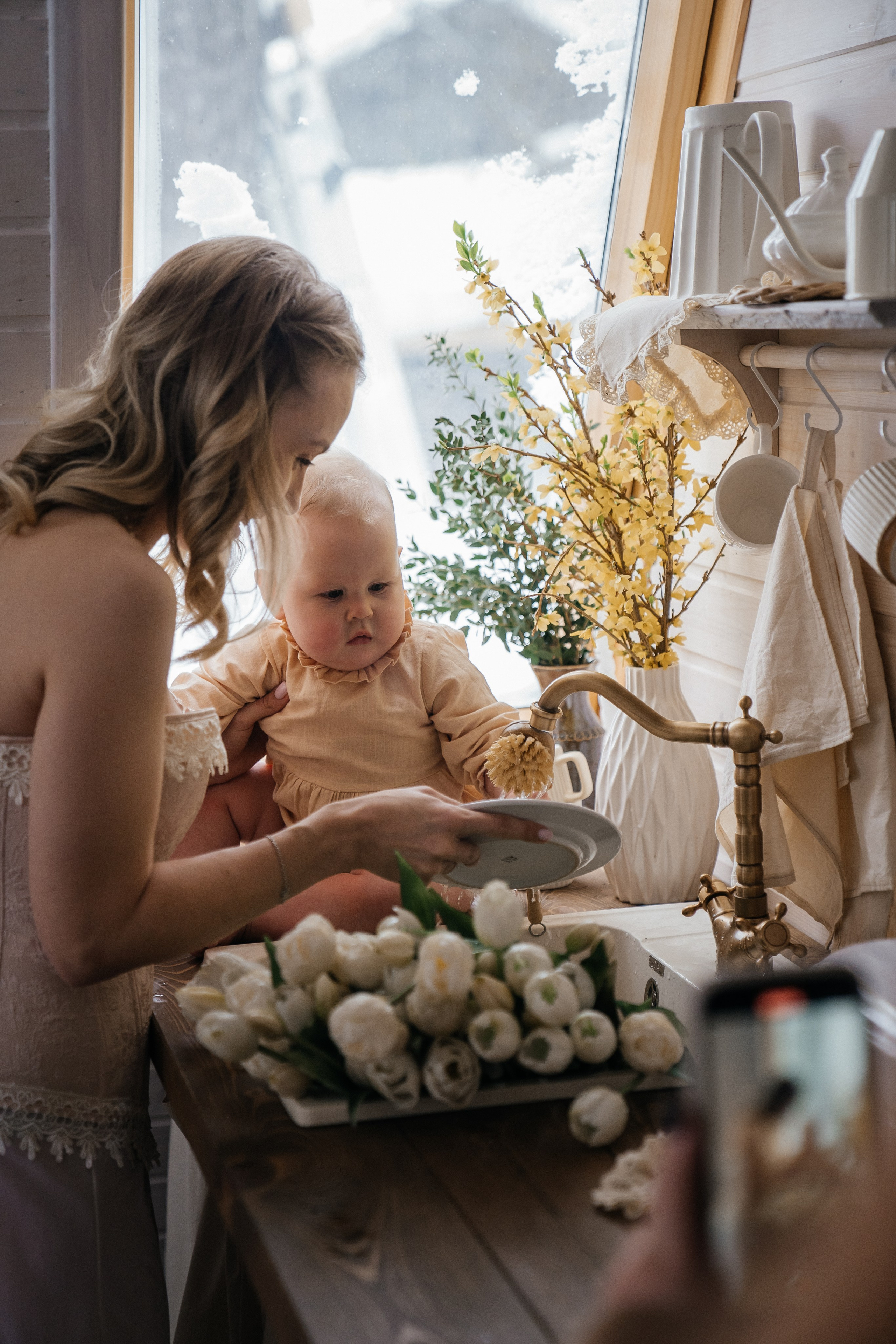 Алиса с мамой Кристиной в нежной семейной фотосессии в Домике Элли г. Пушкино. Семейный и детский фотограф в Сергиев Посаде, Хотьково Якимчук Любовь